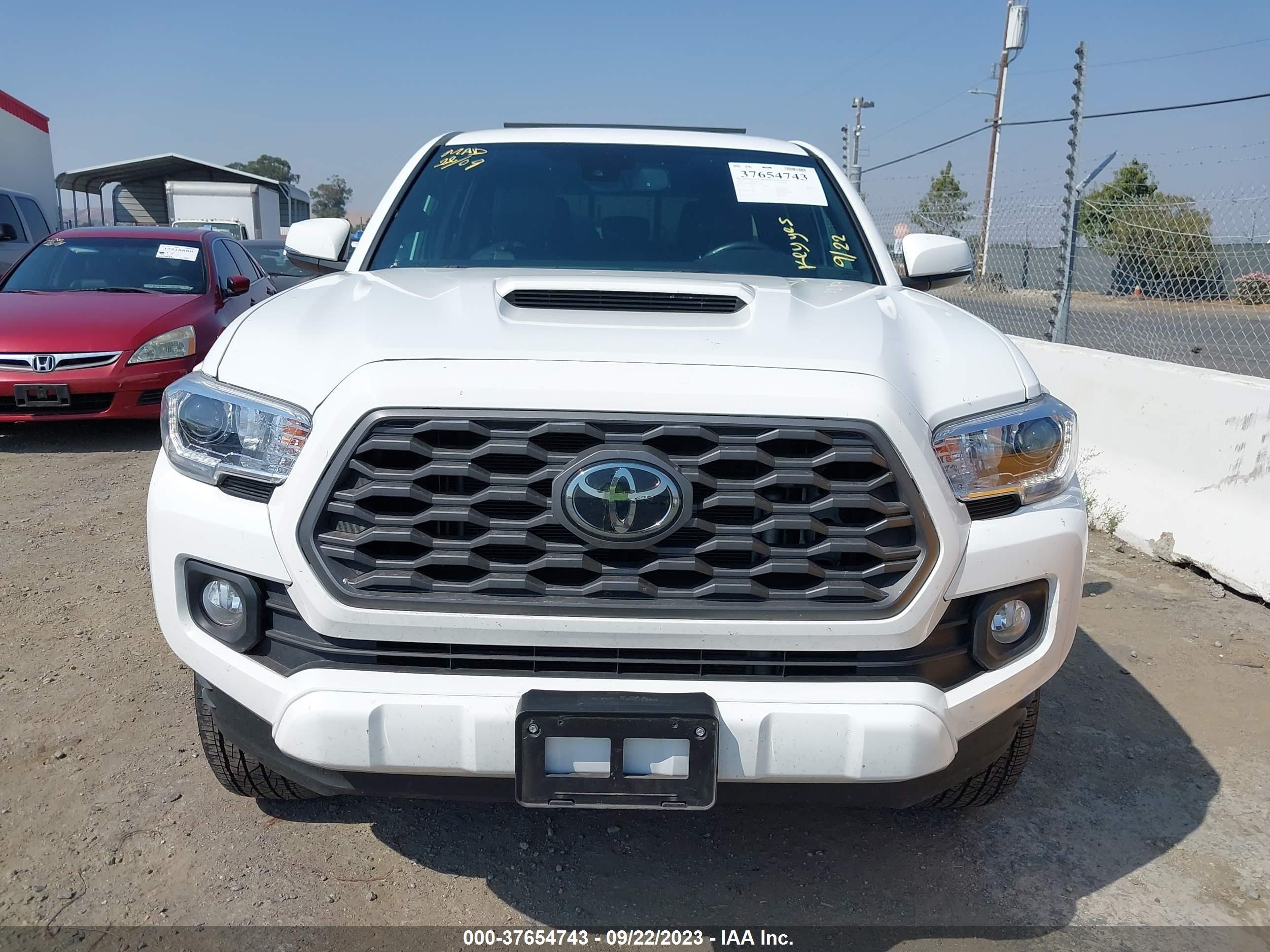 Photo 11 VIN: 3TMDZ5BN8NM126706 - TOYOTA TACOMA 