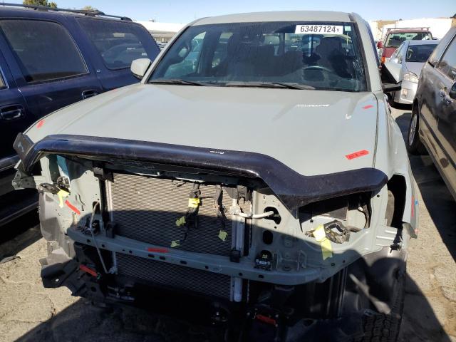 Photo 4 VIN: 3TMDZ5BN8NM133039 - TOYOTA TACOMA DOU 