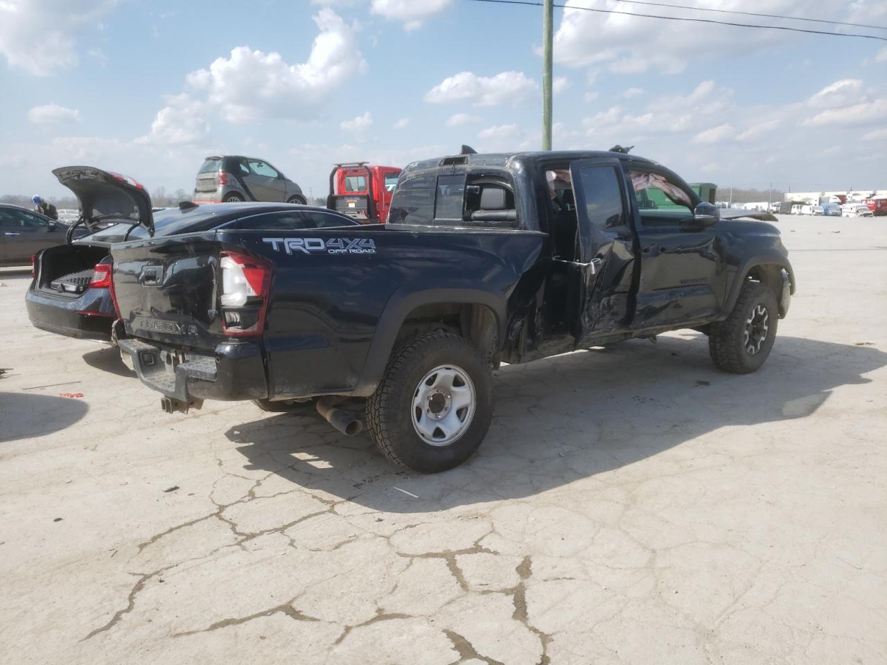 Photo 2 VIN: 3TMDZ5BN9JM052786 - TOYOTA TACOMA 