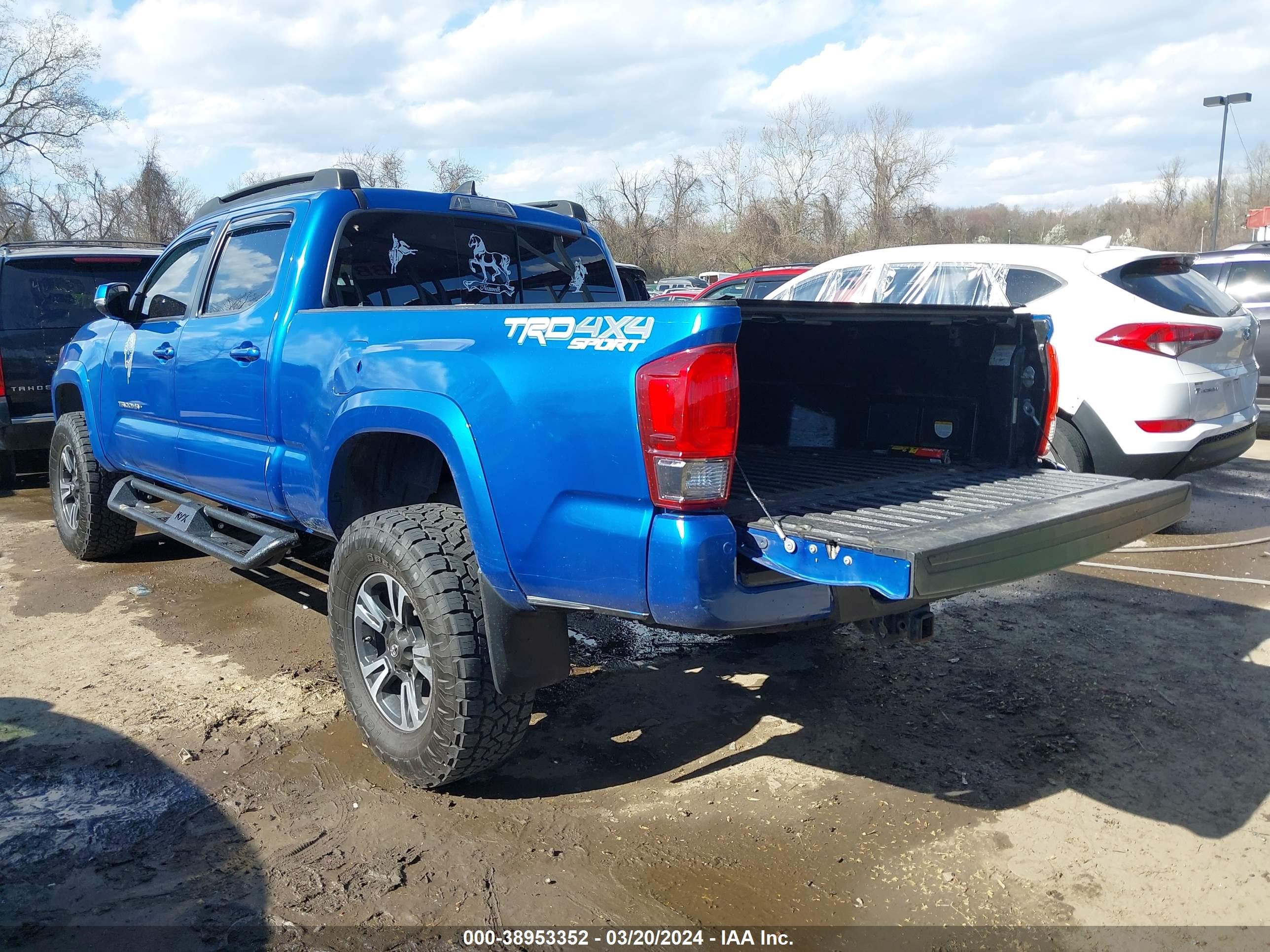 Photo 2 VIN: 3TMDZ5BNXHM028958 - TOYOTA TACOMA 