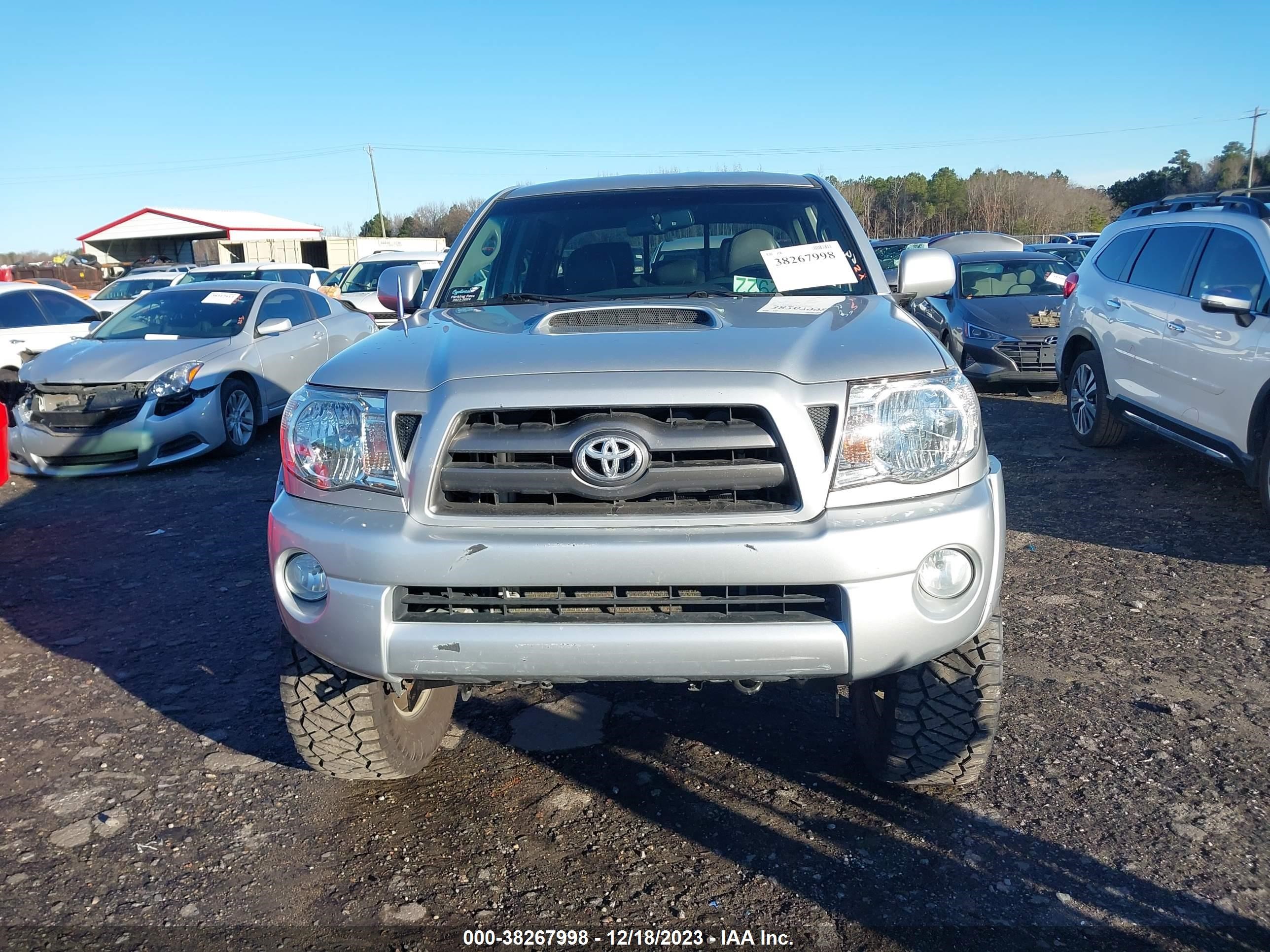 Photo 11 VIN: 3TMJU4GN0AM101815 - TOYOTA TACOMA 