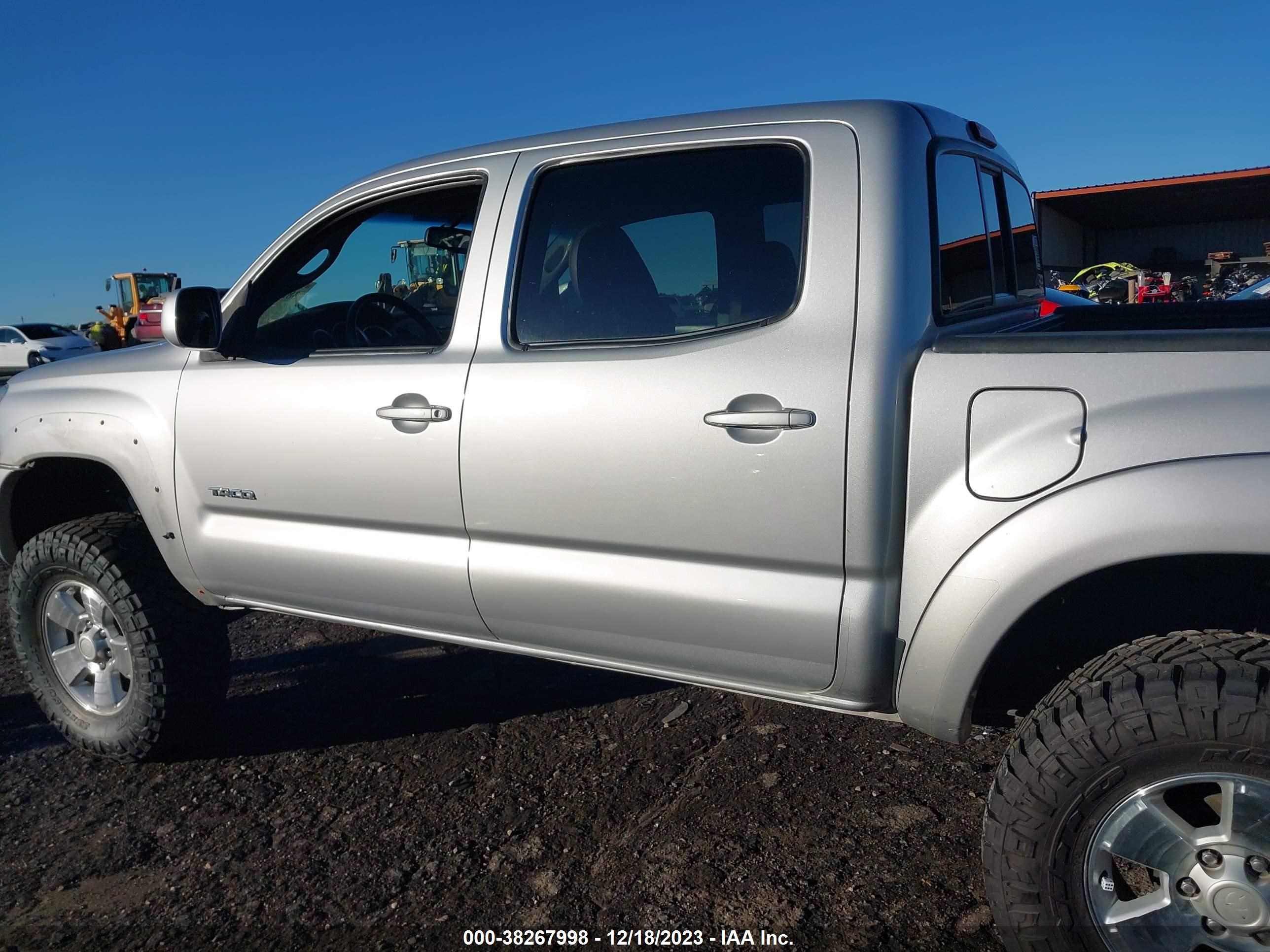 Photo 13 VIN: 3TMJU4GN0AM101815 - TOYOTA TACOMA 