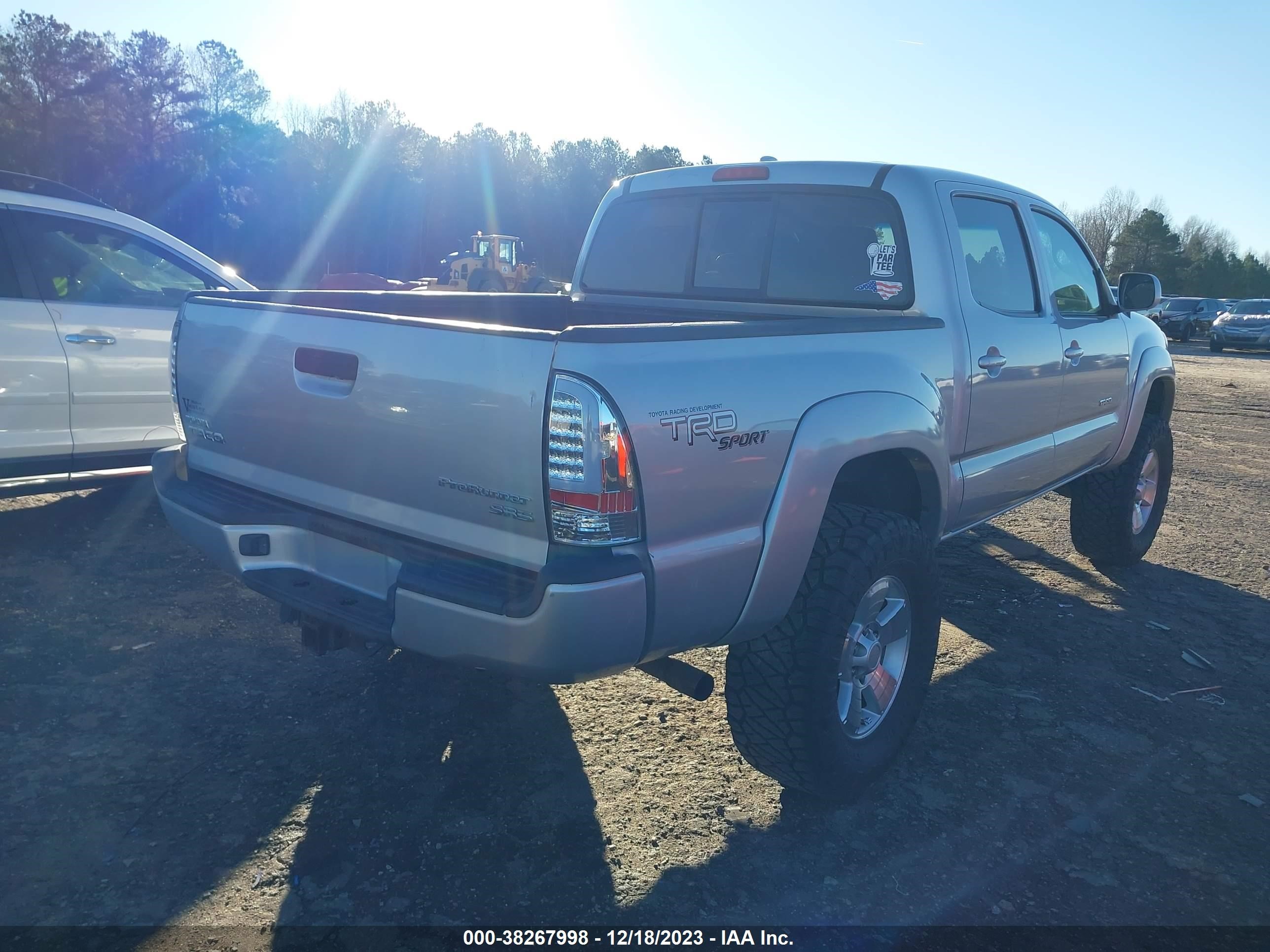 Photo 3 VIN: 3TMJU4GN0AM101815 - TOYOTA TACOMA 