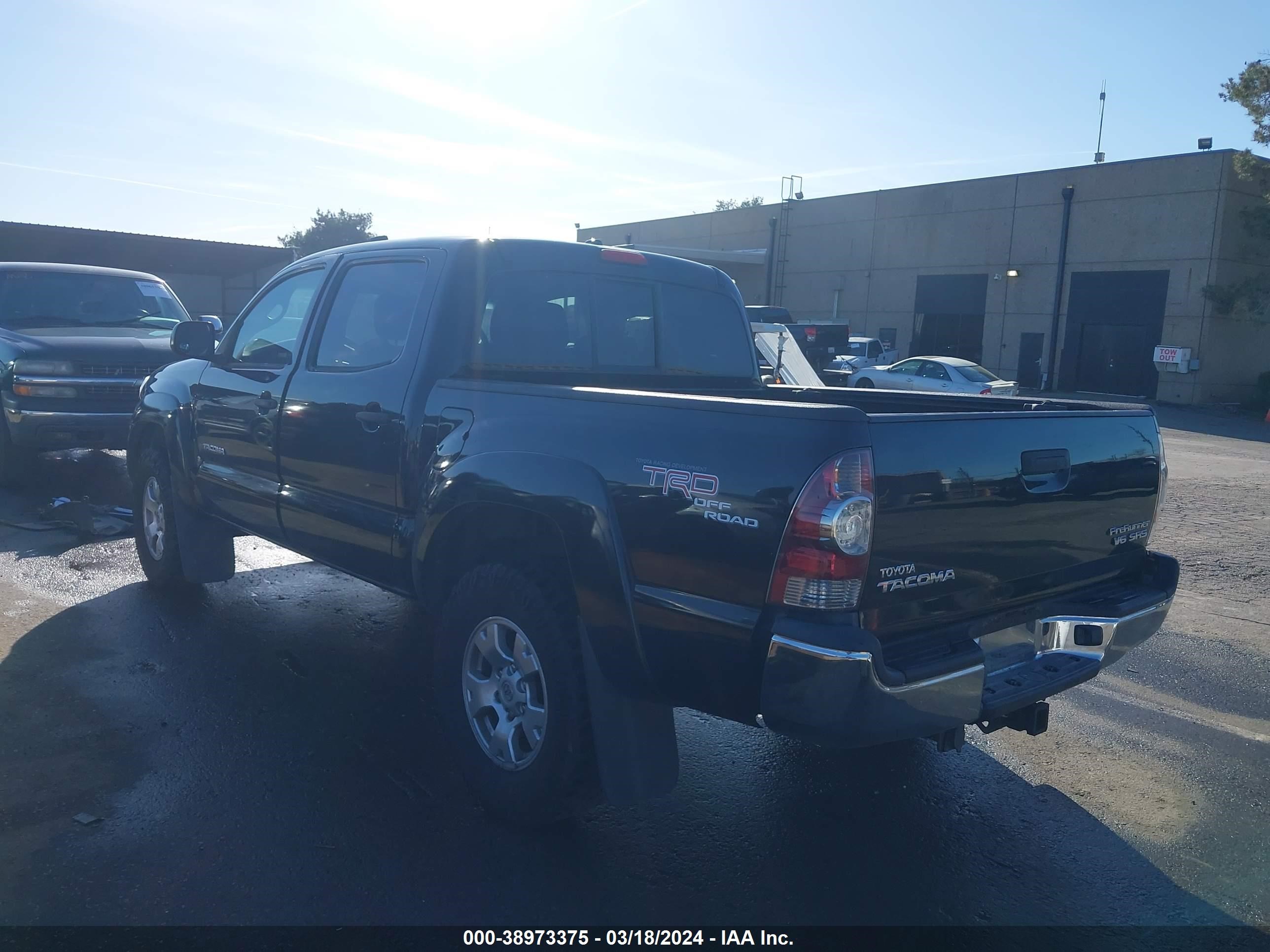 Photo 2 VIN: 3TMJU4GN0AM106528 - TOYOTA TACOMA 