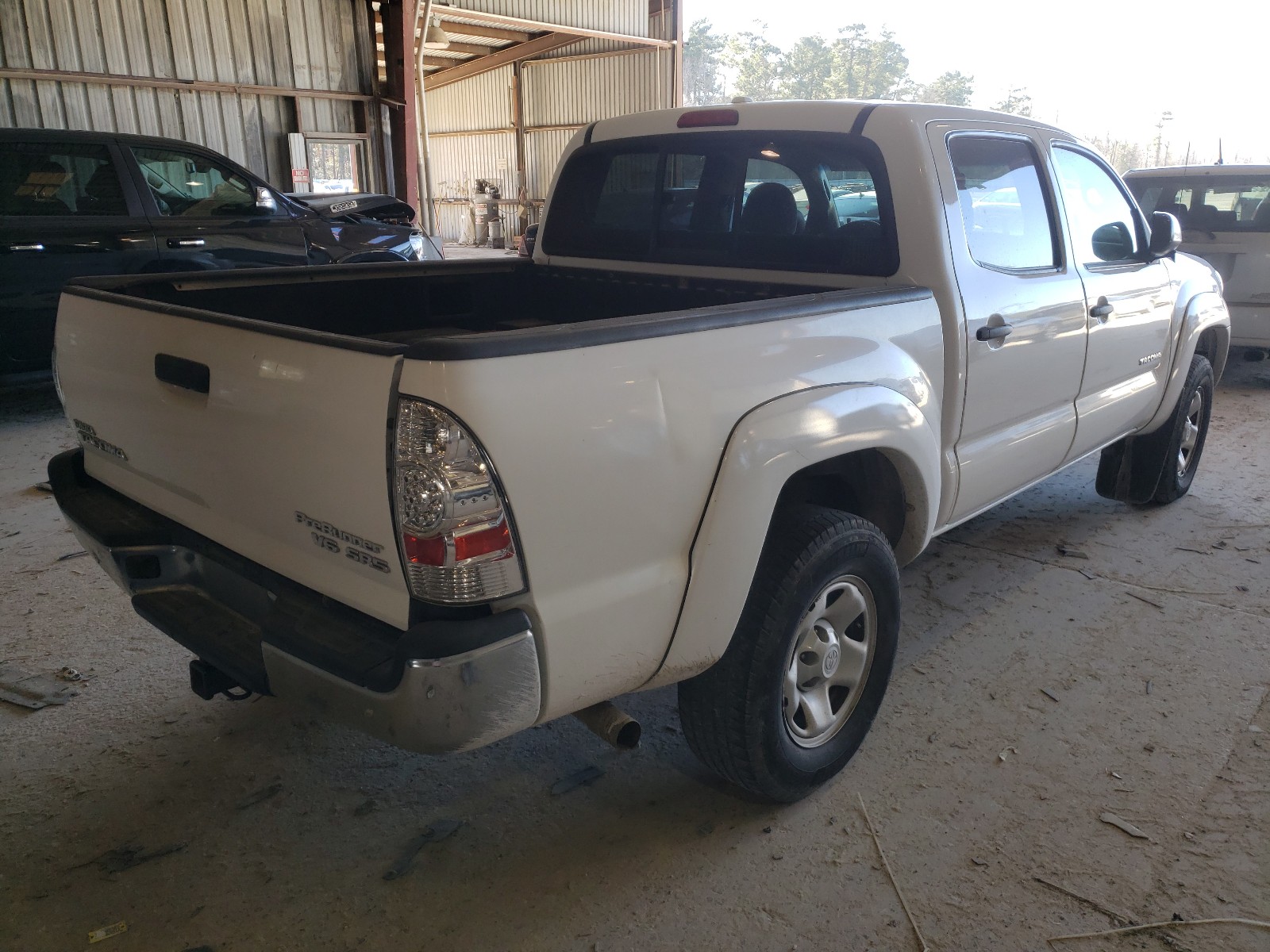 Photo 3 VIN: 3TMJU4GN3AM092267 - TOYOTA TACOMA DOU 