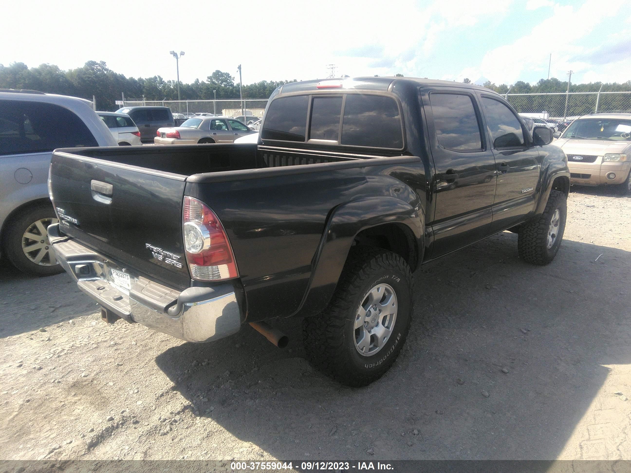 Photo 3 VIN: 3TMJU4GN3AM101050 - TOYOTA TACOMA 