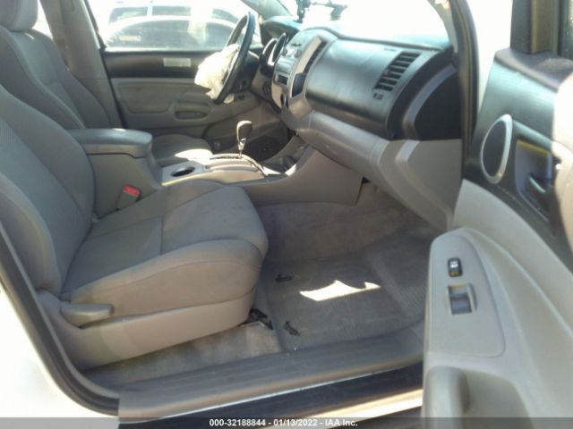 Photo 4 VIN: 3TMJU4GN4BM124662 - TOYOTA TACOMA 