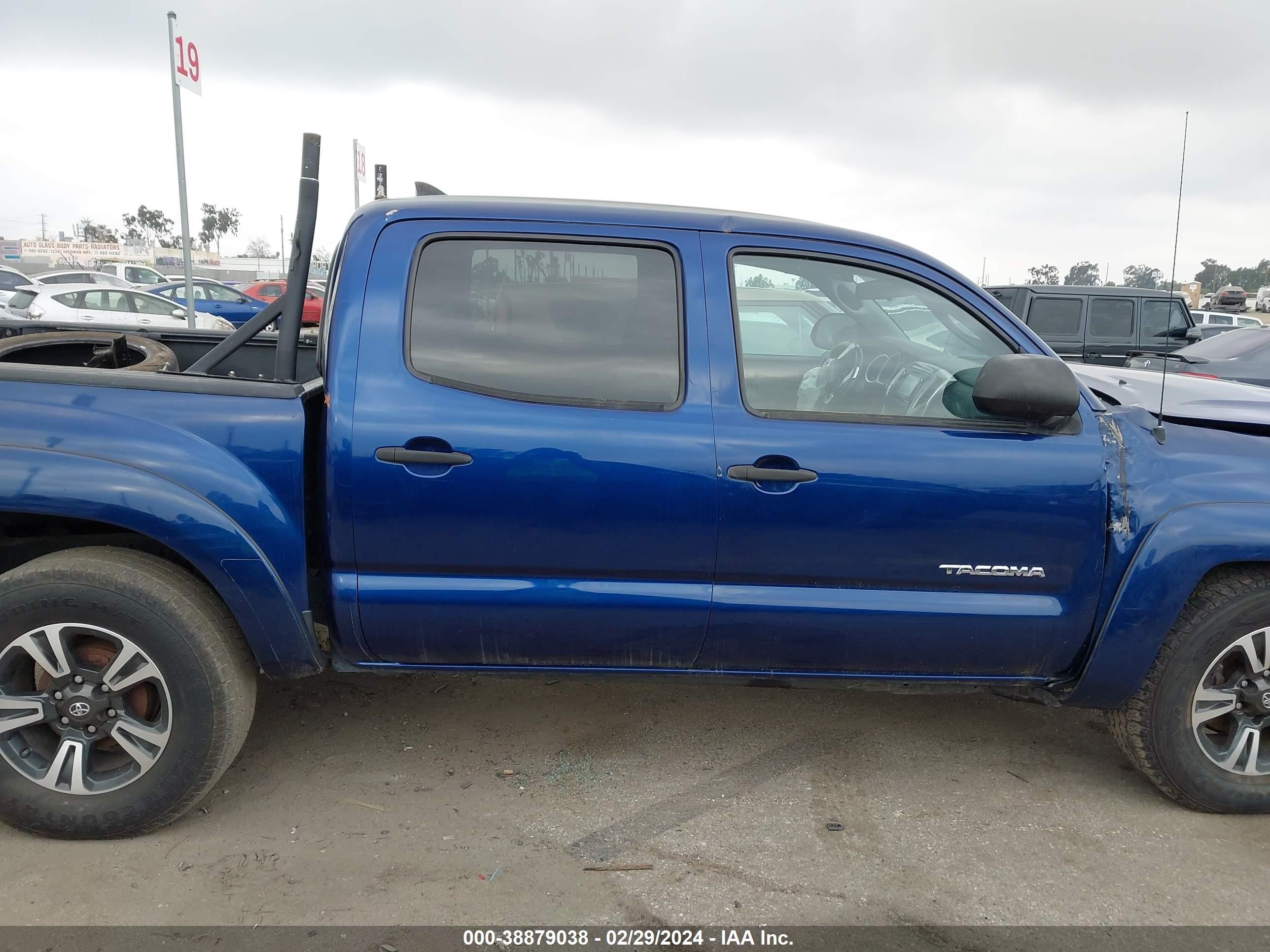 Photo 14 VIN: 3TMJU4GN6FM189230 - TOYOTA TACOMA 