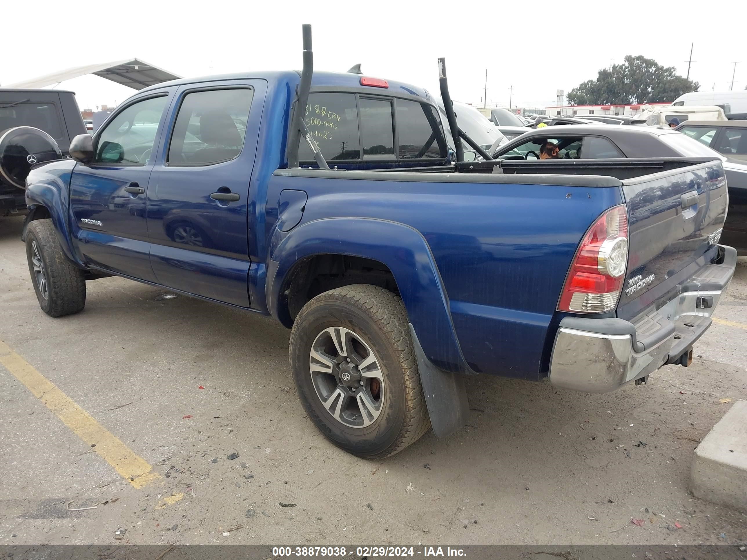 Photo 3 VIN: 3TMJU4GN6FM189230 - TOYOTA TACOMA 