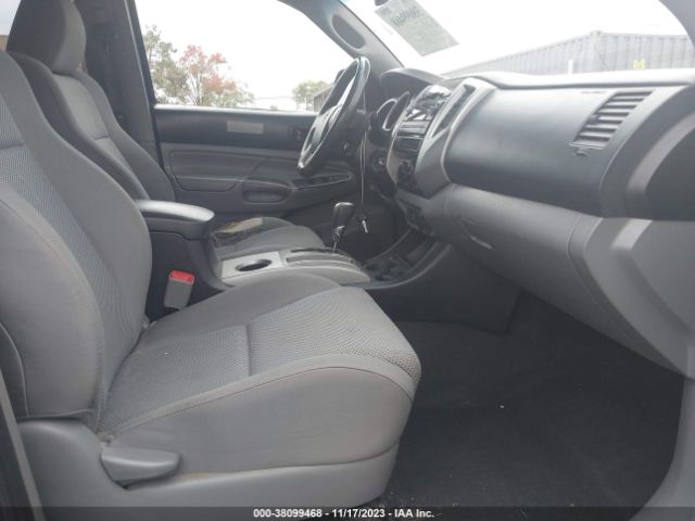 Photo 4 VIN: 3TMJU4GN7CM135611 - TOYOTA TACOMA 