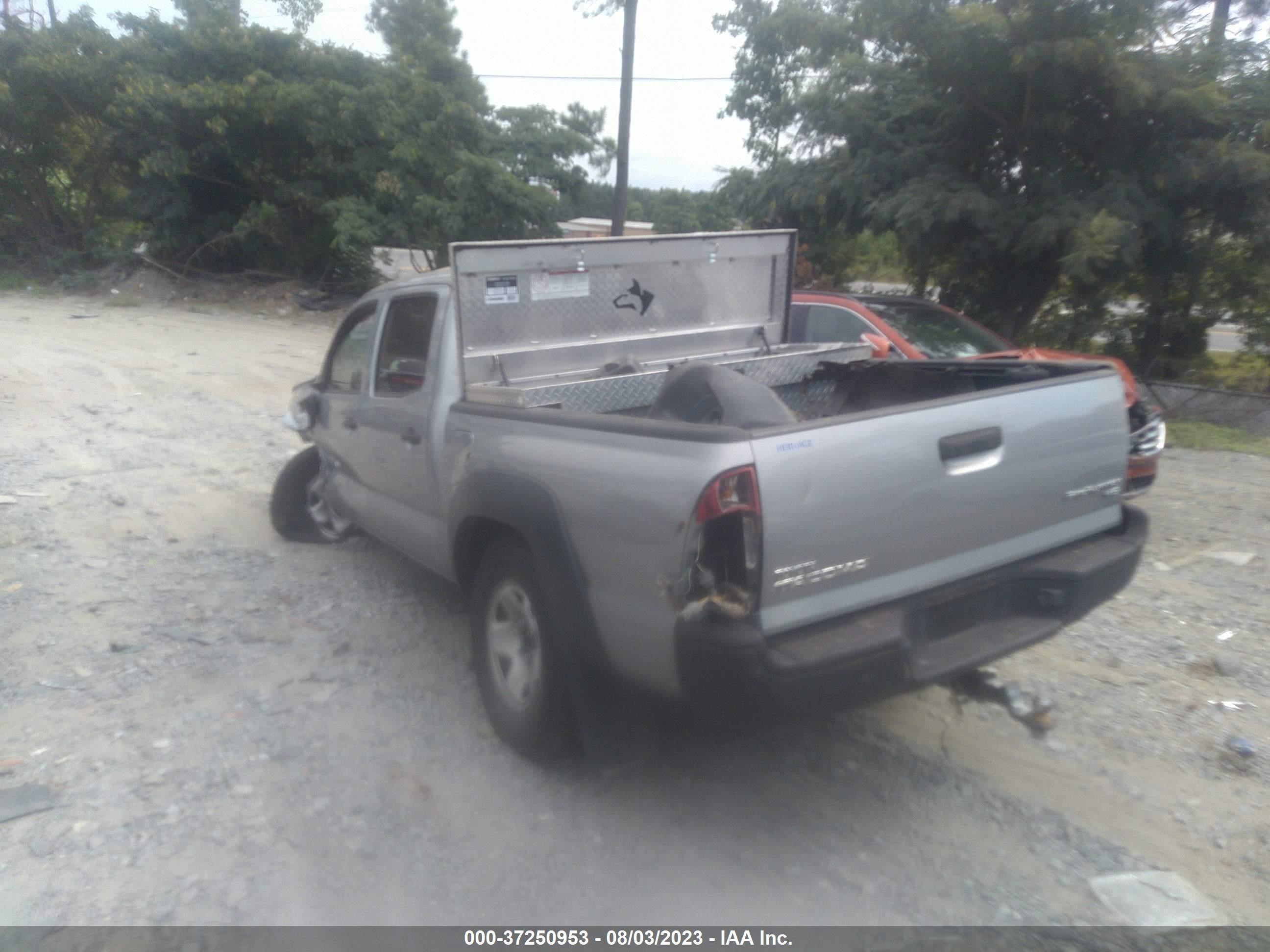 Photo 2 VIN: 3TMJU4GN8EM157667 - TOYOTA TACOMA 