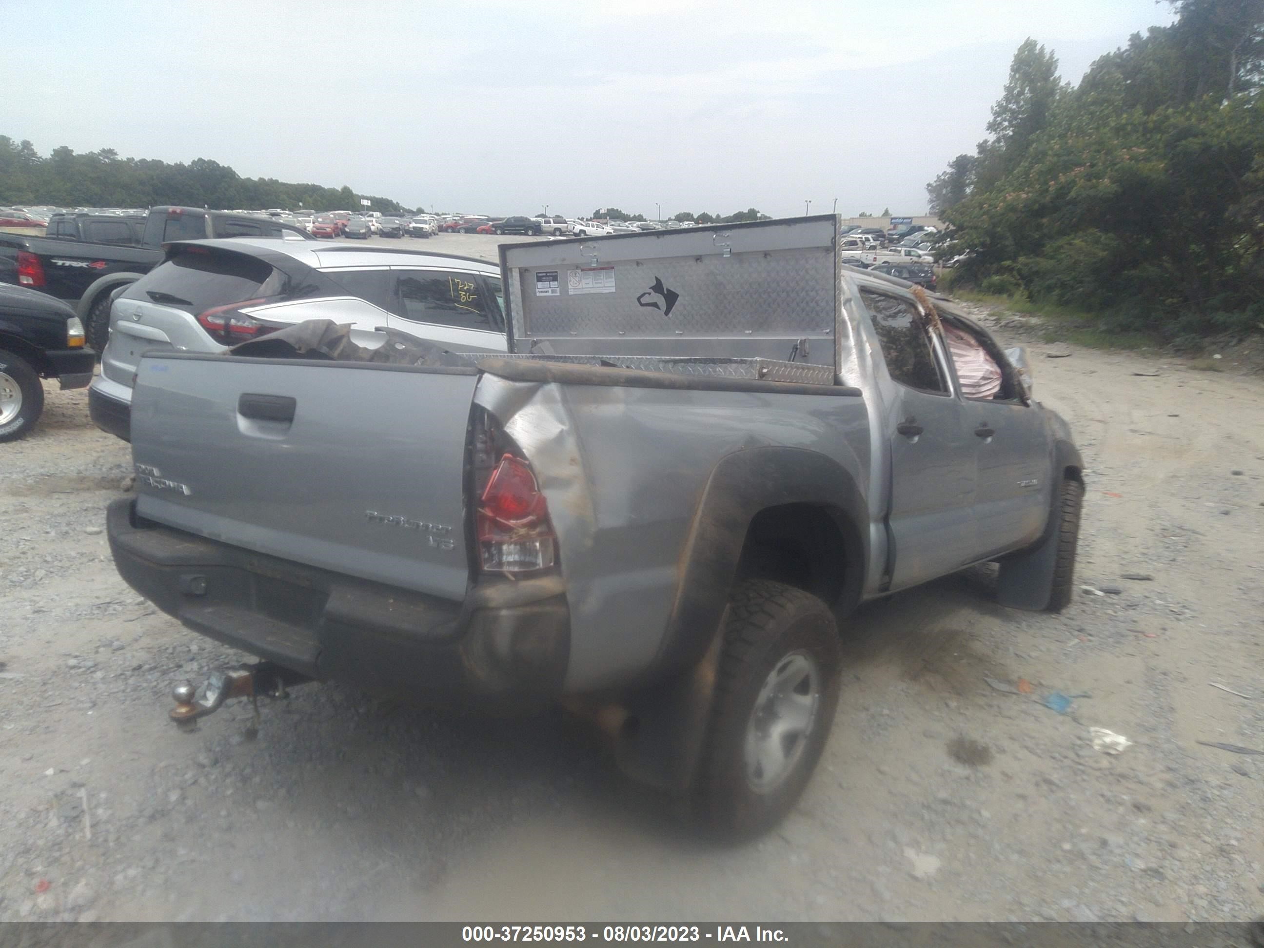 Photo 3 VIN: 3TMJU4GN8EM157667 - TOYOTA TACOMA 