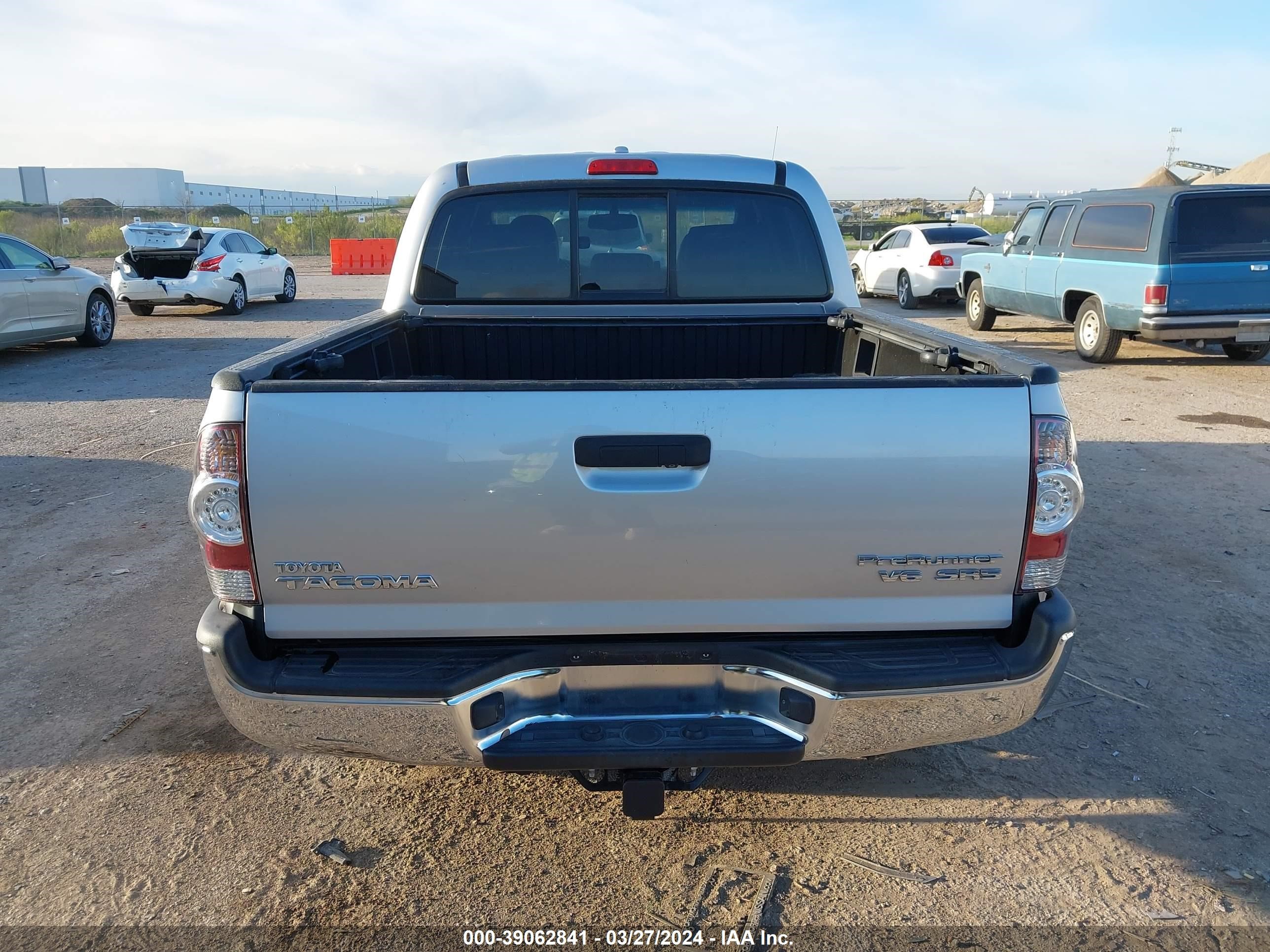 Photo 15 VIN: 3TMJU4GNXAM101501 - TOYOTA TACOMA 