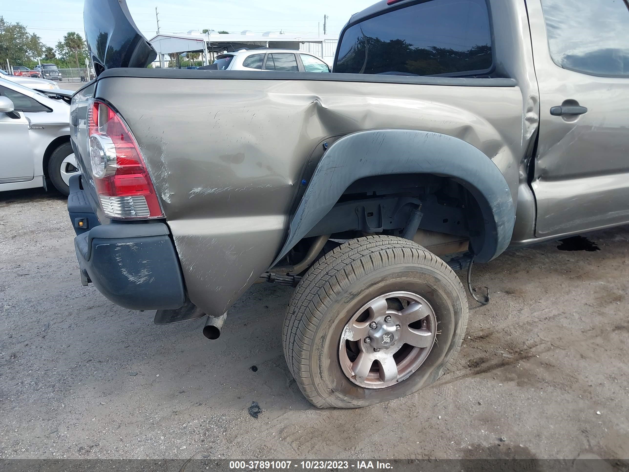 Photo 11 VIN: 3TMJU62N19M079628 - TOYOTA TACOMA 