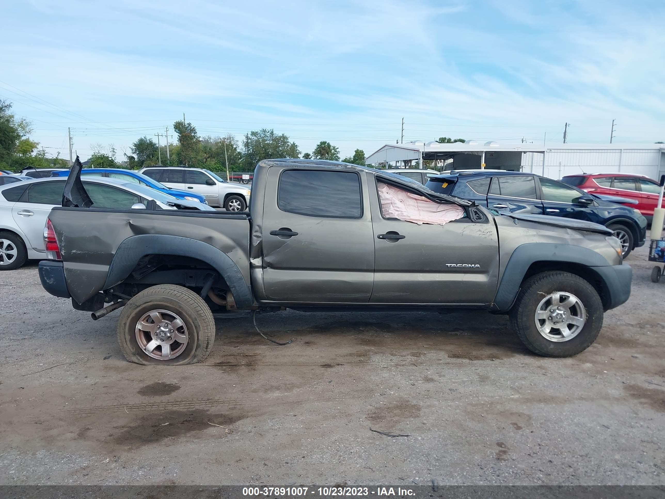 Photo 13 VIN: 3TMJU62N19M079628 - TOYOTA TACOMA 