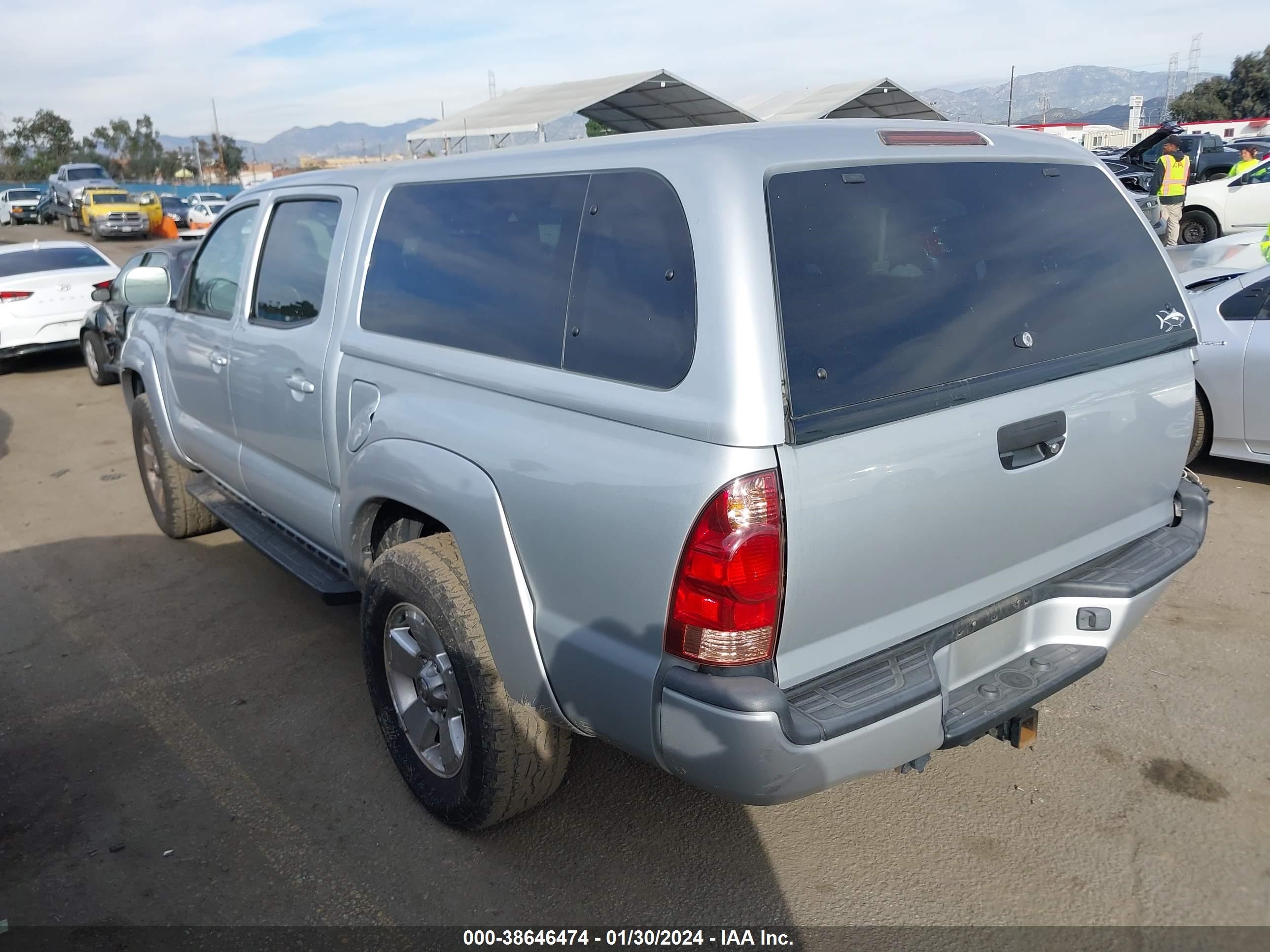 Photo 2 VIN: 3TMJU62N85M005780 - TOYOTA TACOMA 