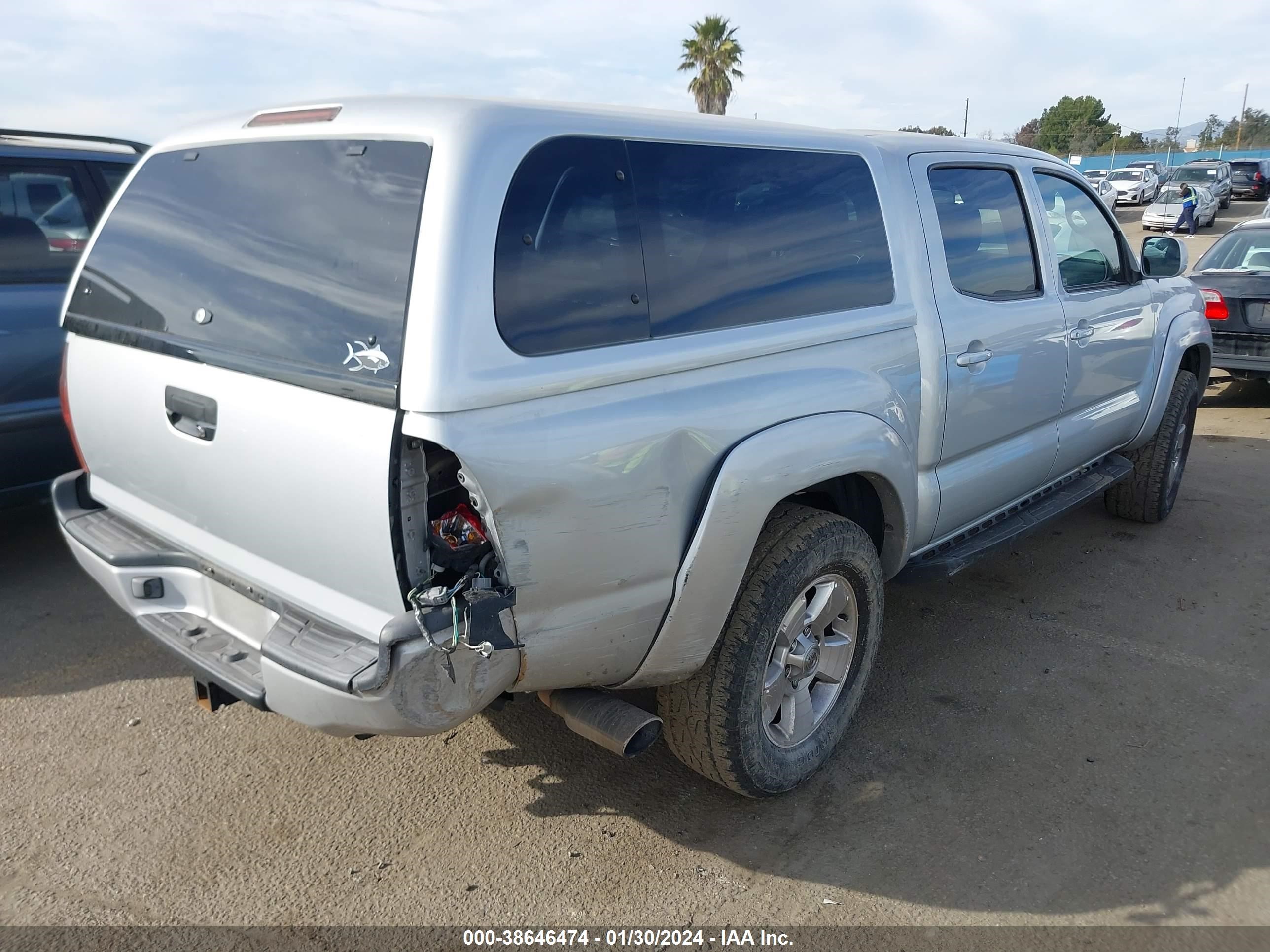 Photo 3 VIN: 3TMJU62N85M005780 - TOYOTA TACOMA 