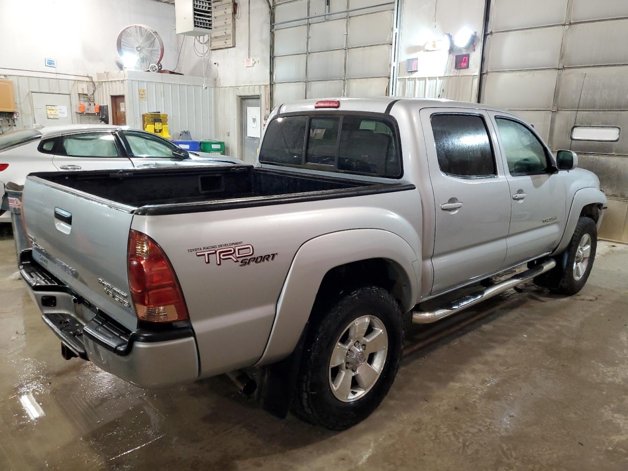 Photo 2 VIN: 3TMJU62N88M052540 - TOYOTA TACOMA 