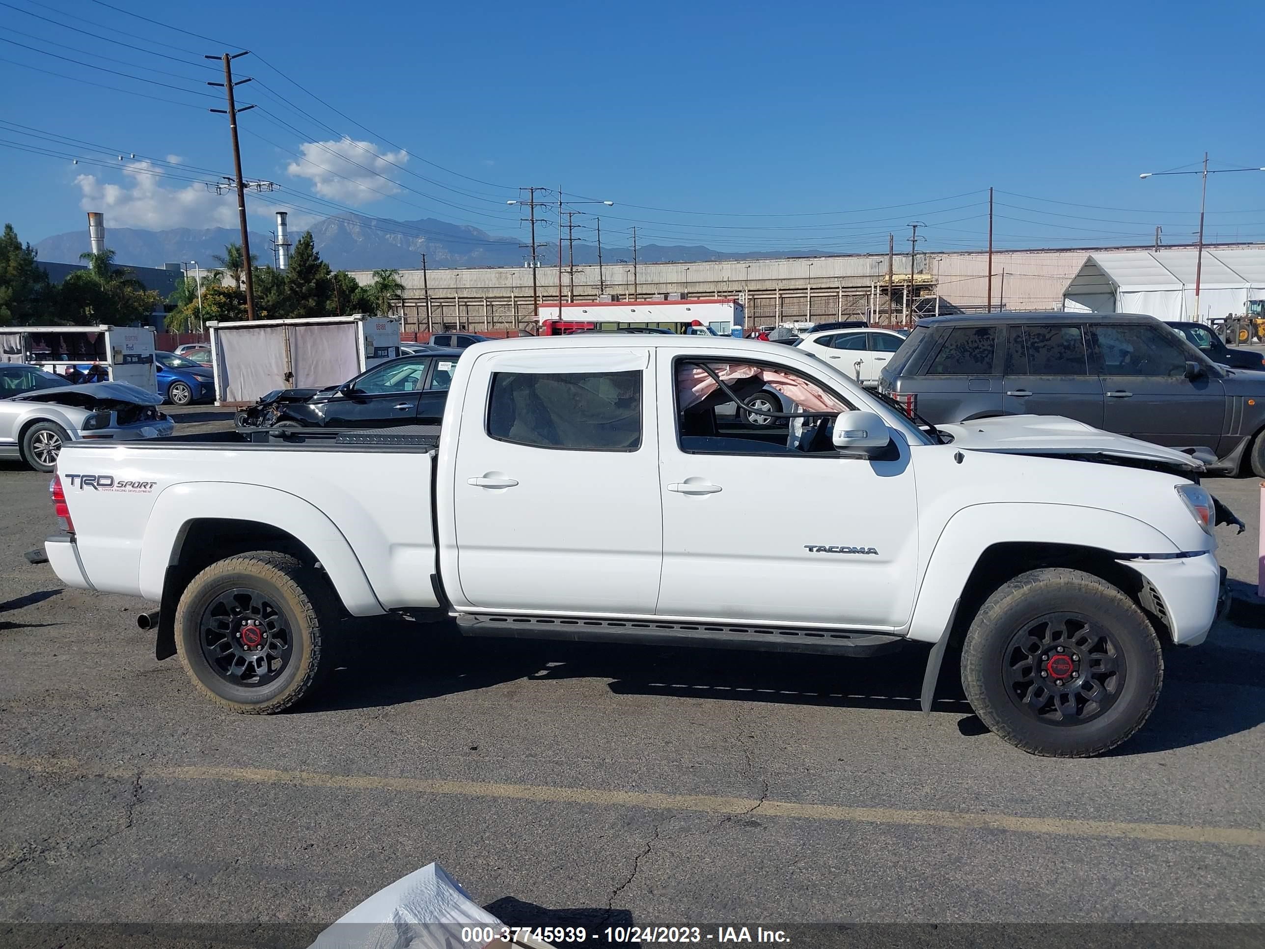 Photo 11 VIN: 3TMKU4HN1FM045037 - TOYOTA TACOMA 