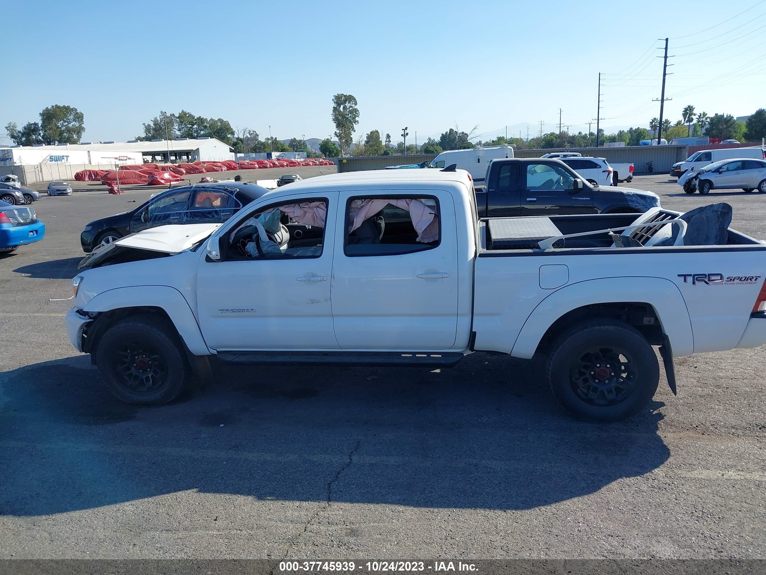 Photo 12 VIN: 3TMKU4HN1FM045037 - TOYOTA TACOMA 