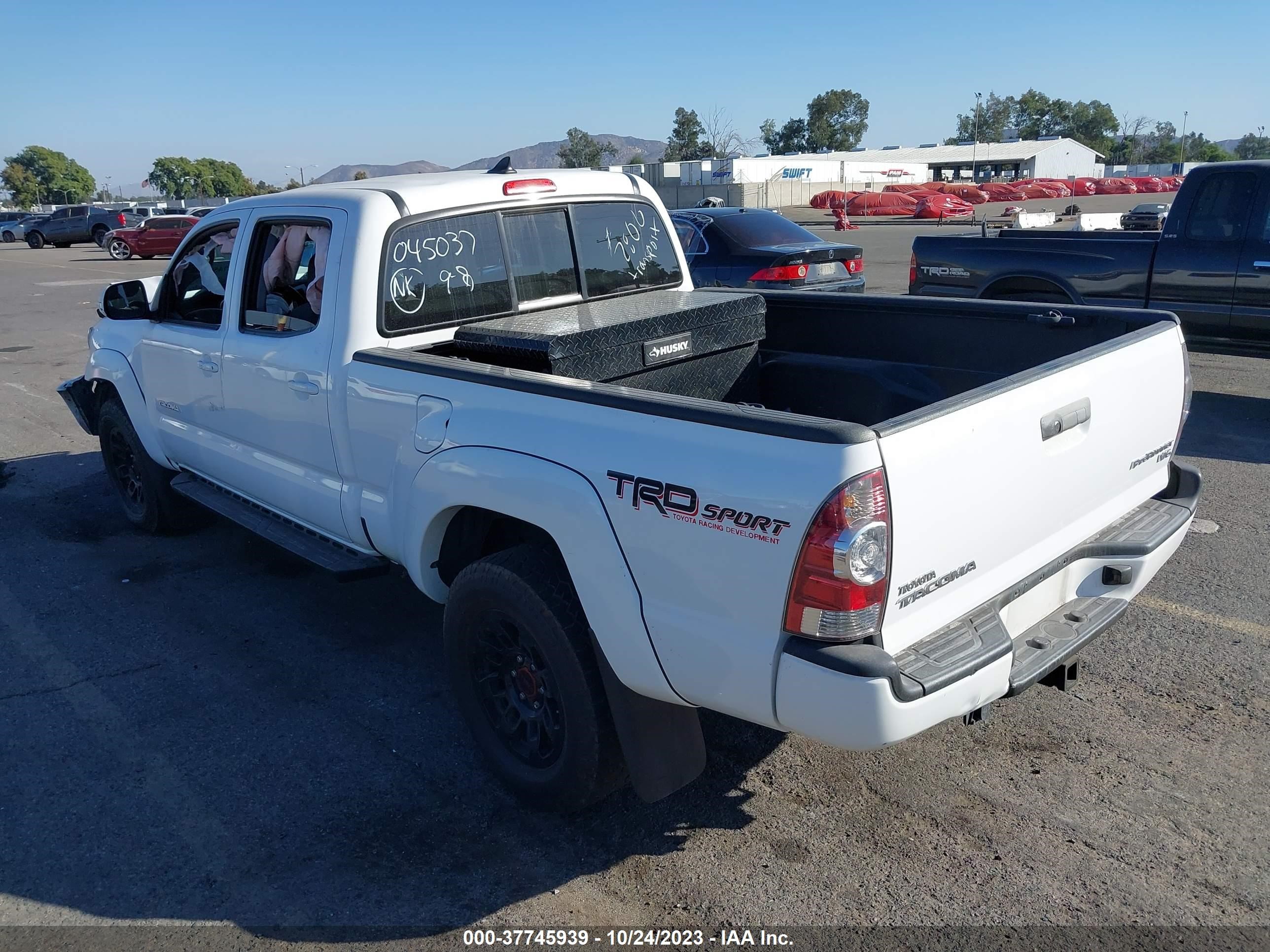 Photo 2 VIN: 3TMKU4HN1FM045037 - TOYOTA TACOMA 