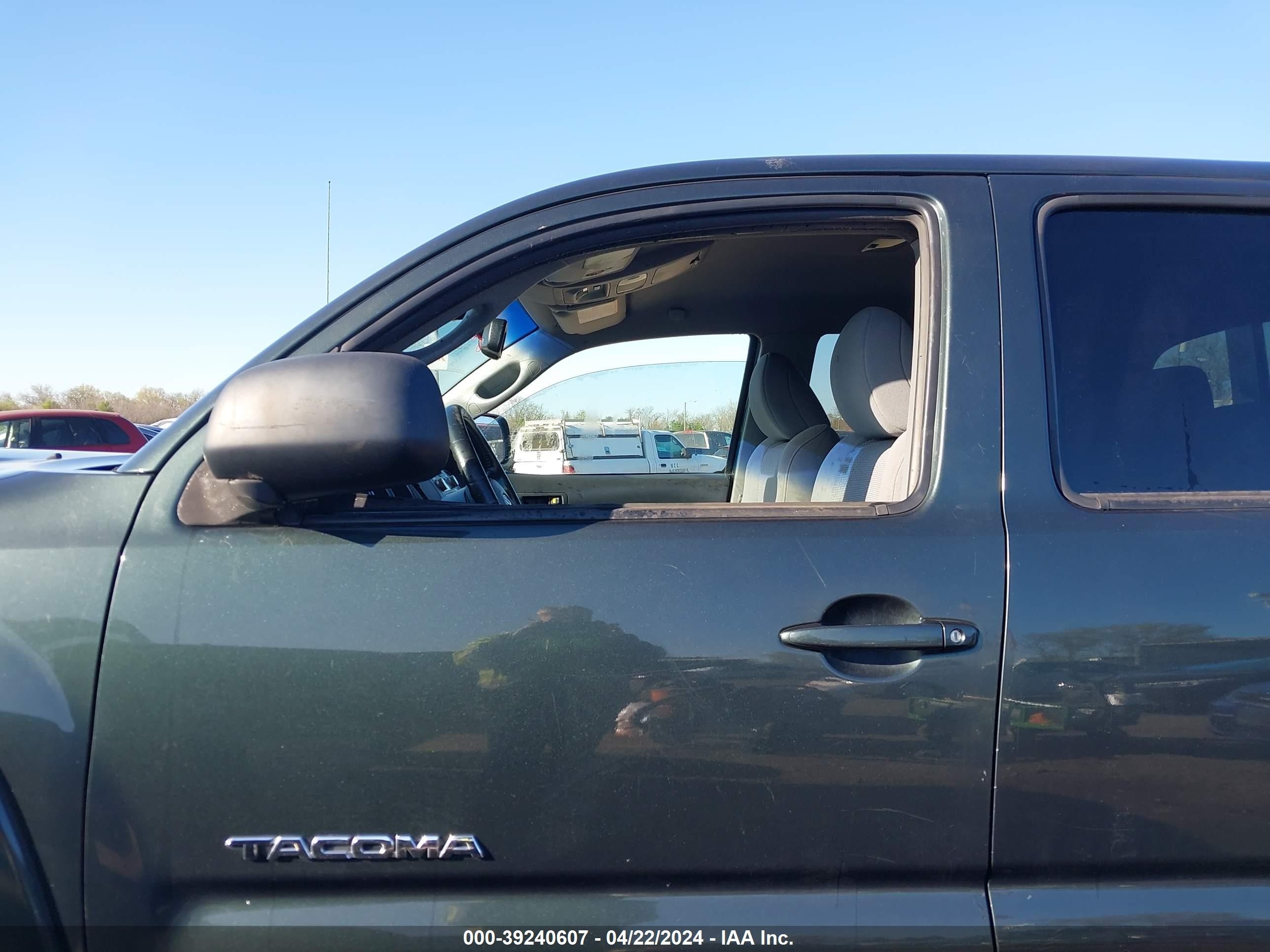 Photo 13 VIN: 3TMKU72N69M018561 - TOYOTA TACOMA 