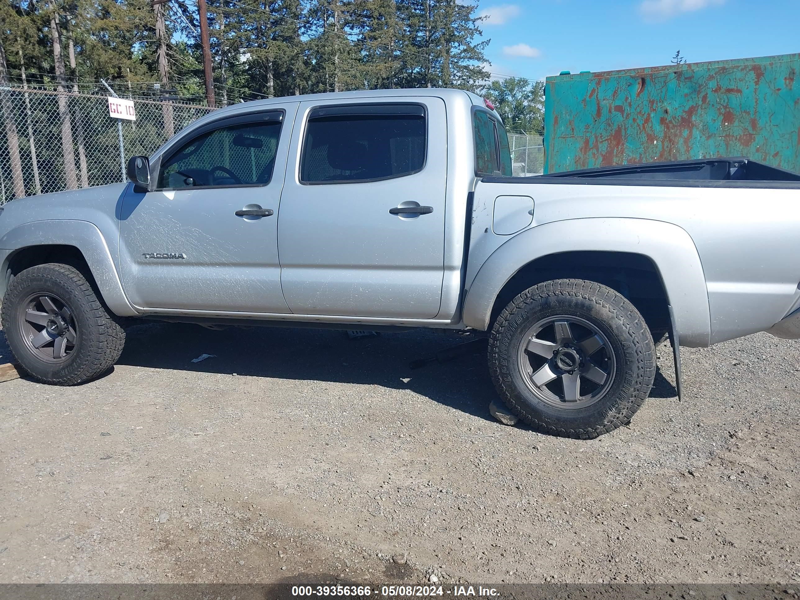 Photo 13 VIN: 3TMLU42N18M013947 - TOYOTA TACOMA 