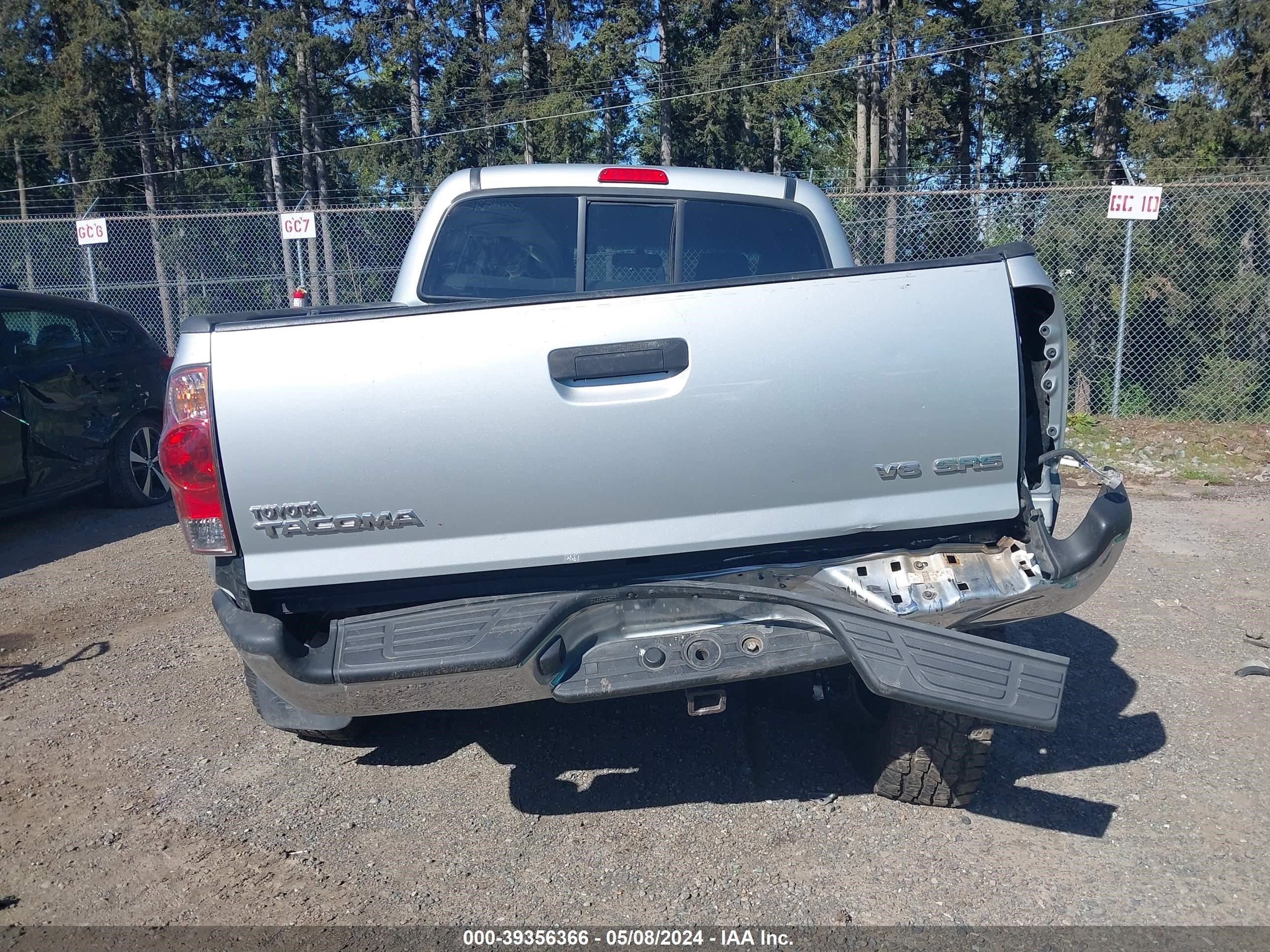 Photo 15 VIN: 3TMLU42N18M013947 - TOYOTA TACOMA 