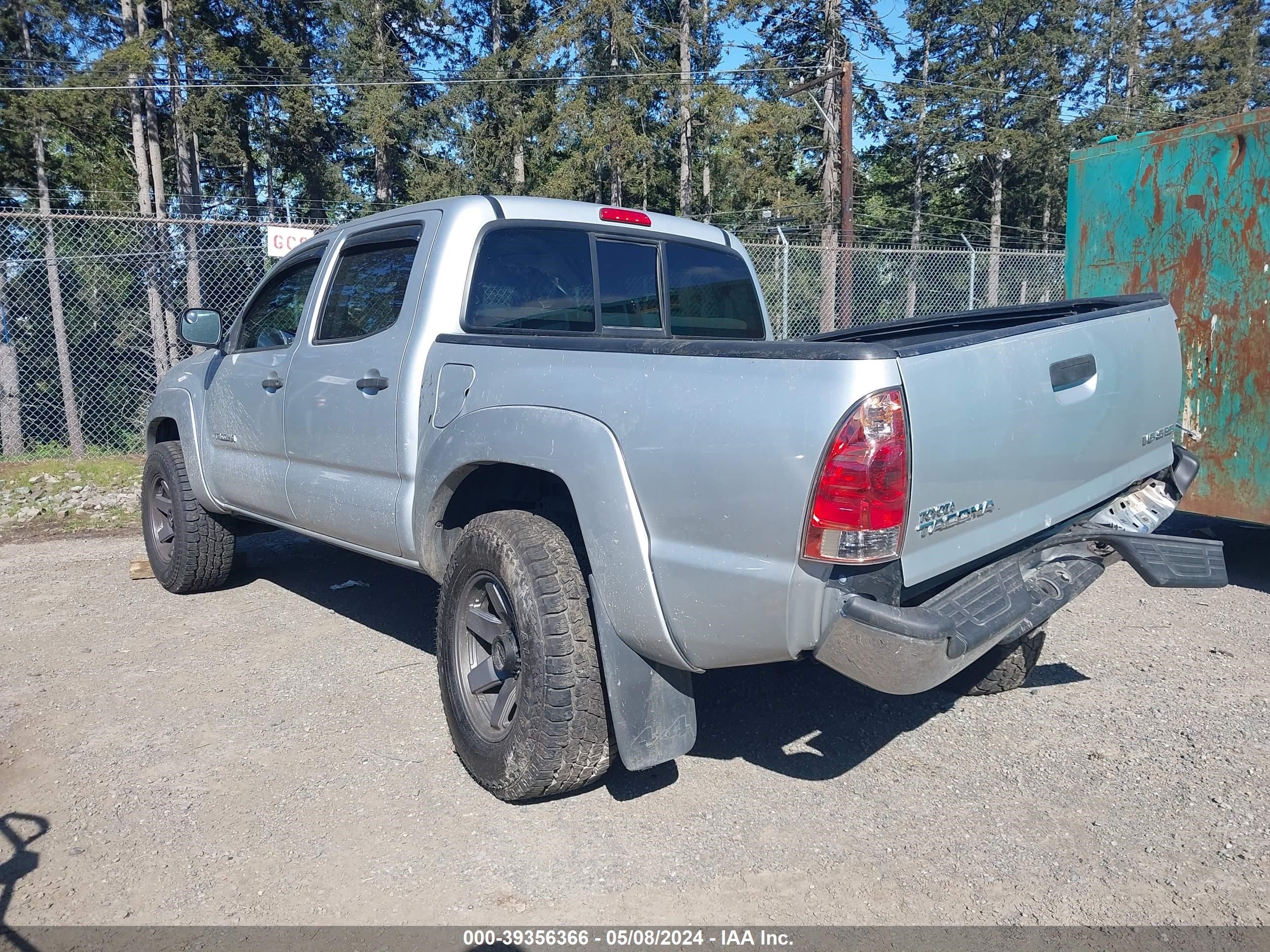 Photo 2 VIN: 3TMLU42N18M013947 - TOYOTA TACOMA 