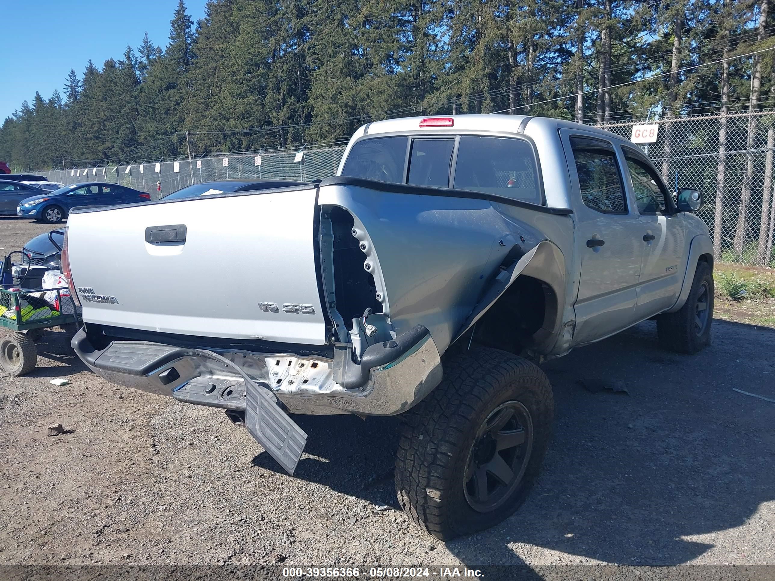 Photo 3 VIN: 3TMLU42N18M013947 - TOYOTA TACOMA 