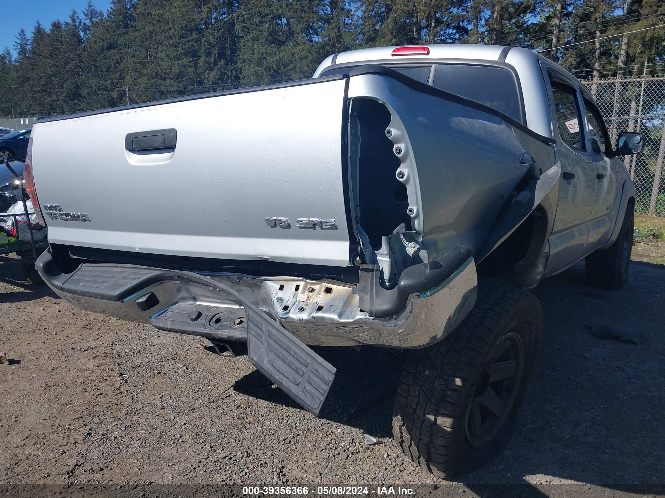 Photo 5 VIN: 3TMLU42N18M013947 - TOYOTA TACOMA 