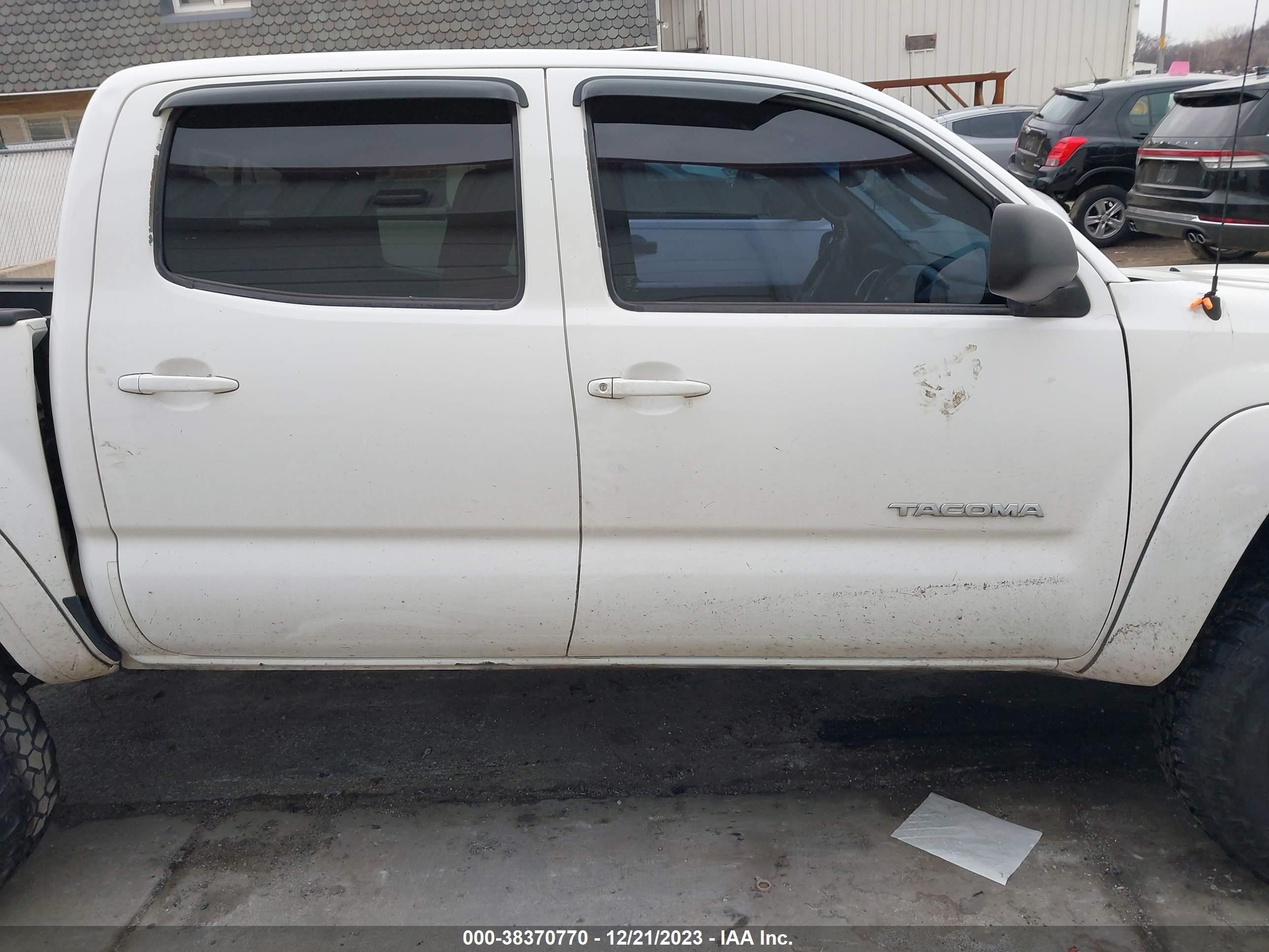 Photo 12 VIN: 3TMLU42N19M026652 - TOYOTA TACOMA 