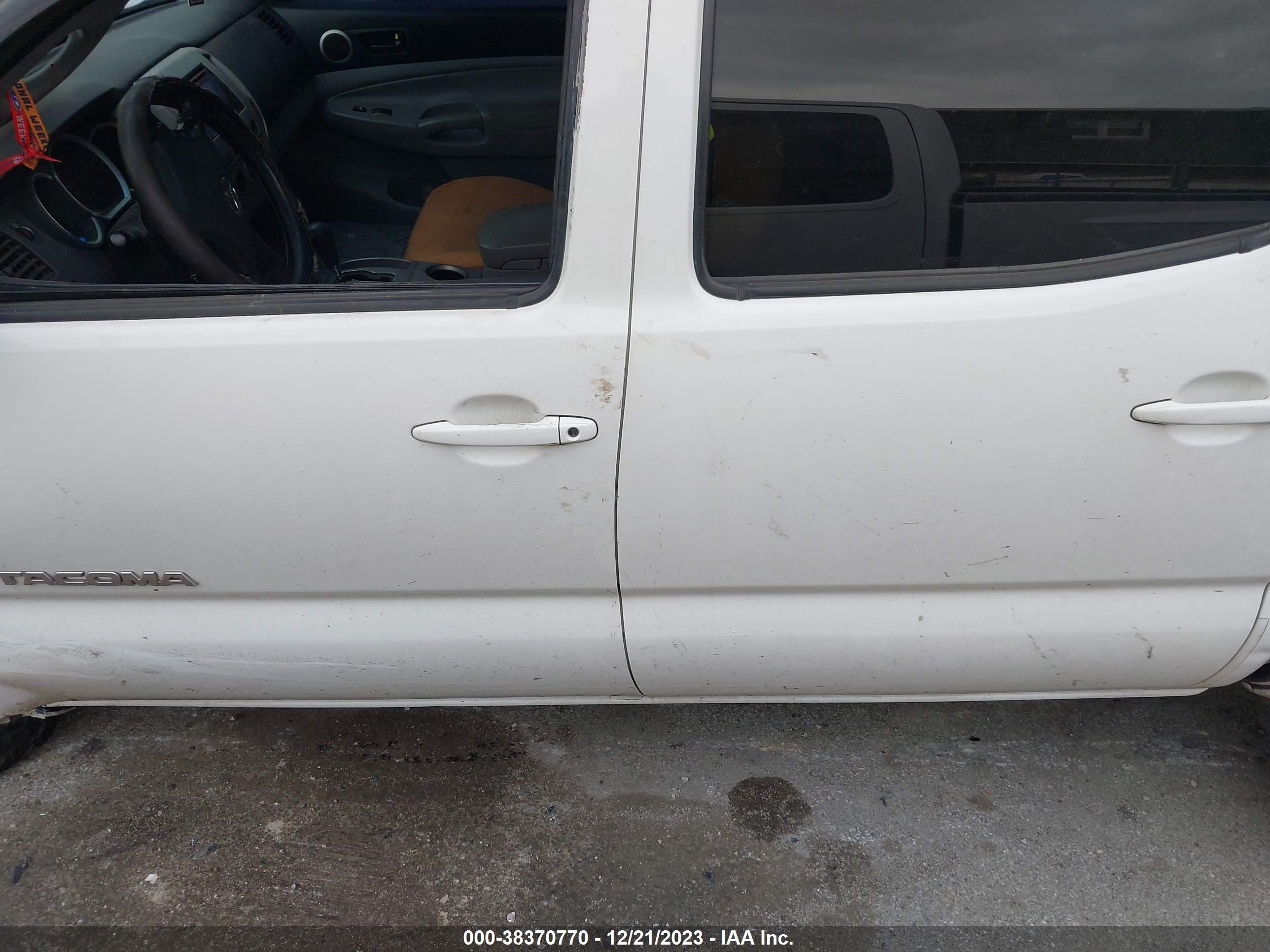 Photo 13 VIN: 3TMLU42N19M026652 - TOYOTA TACOMA 