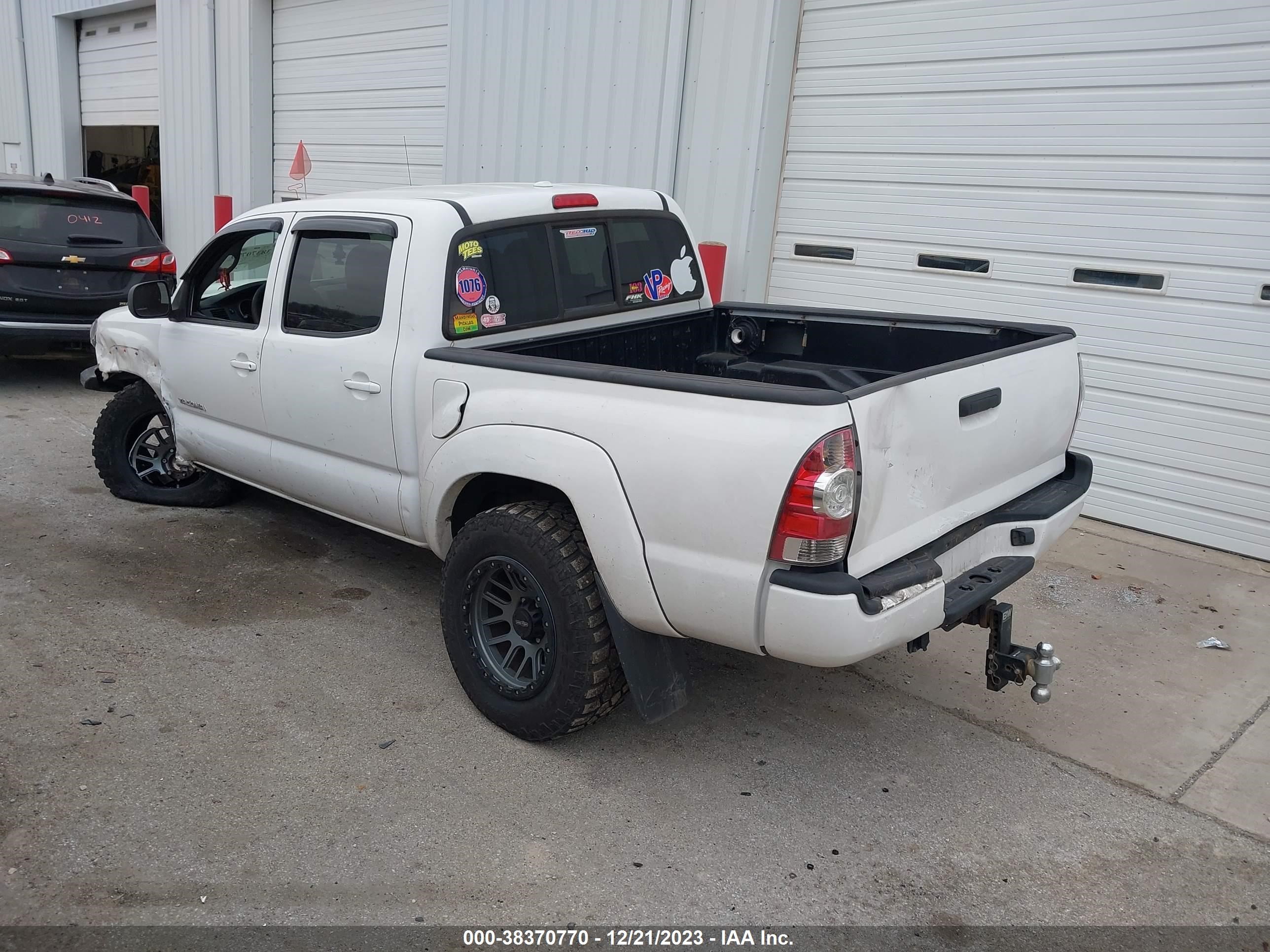 Photo 2 VIN: 3TMLU42N19M026652 - TOYOTA TACOMA 