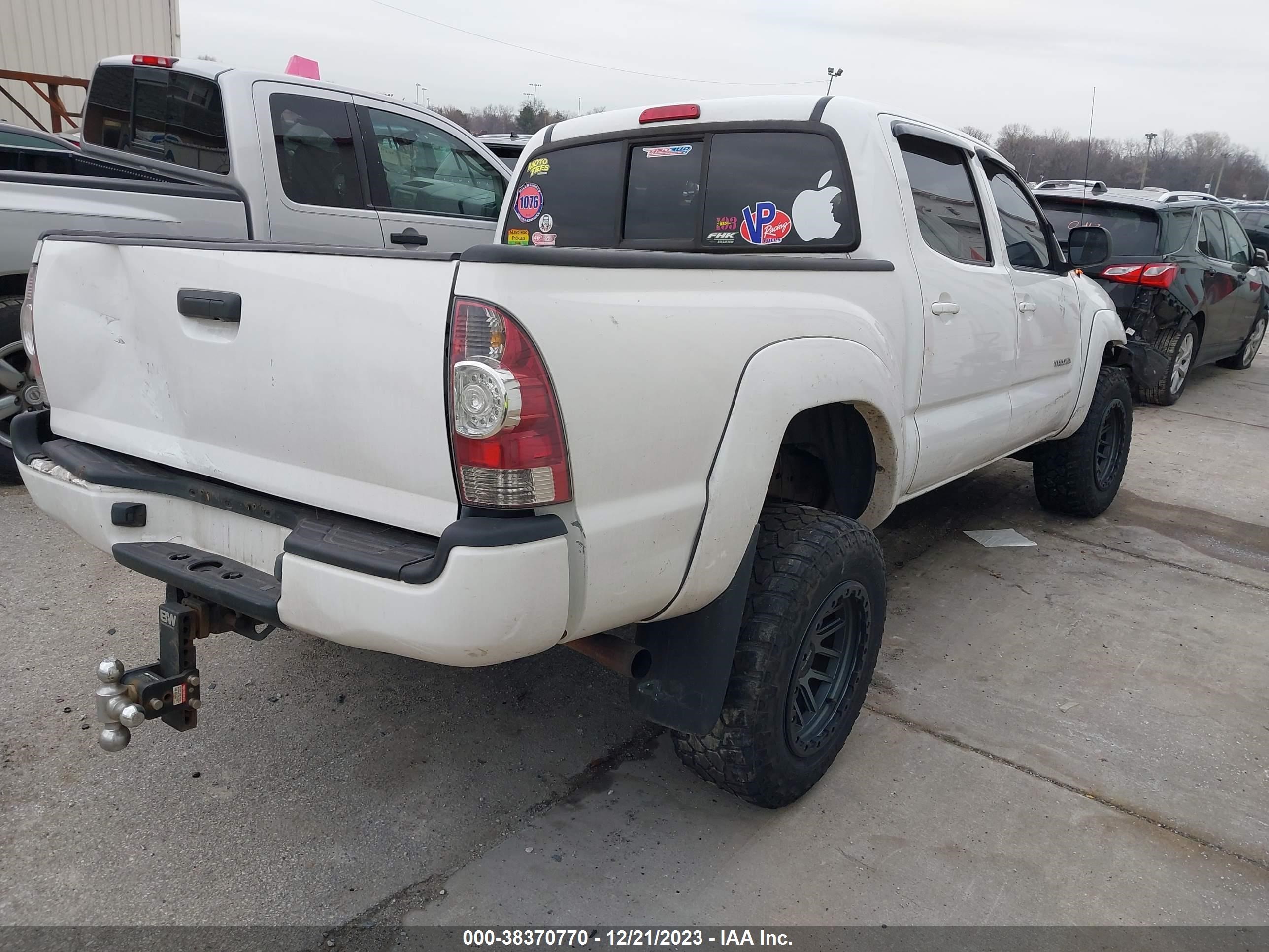 Photo 3 VIN: 3TMLU42N19M026652 - TOYOTA TACOMA 