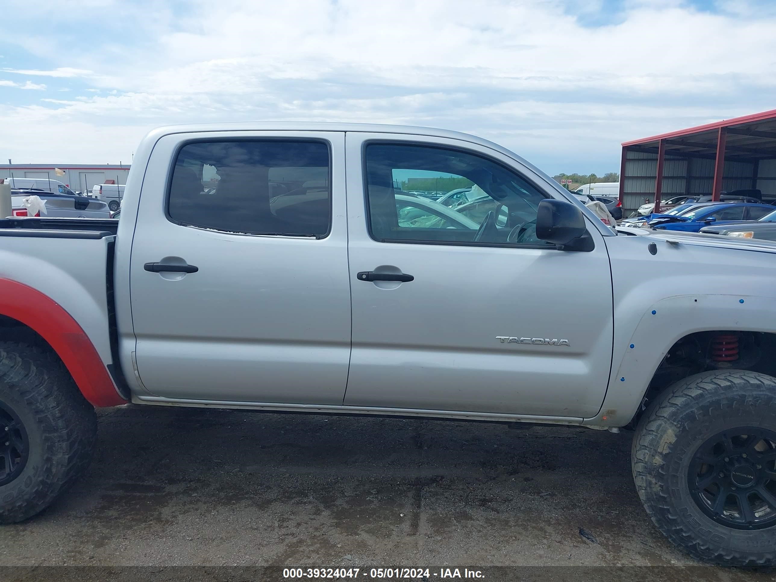 Photo 11 VIN: 3TMLU42N19M036260 - TOYOTA TACOMA 