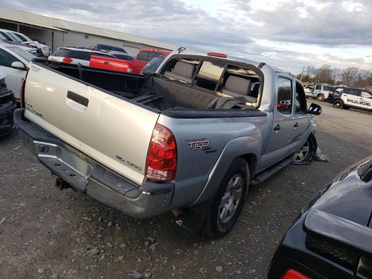 Photo 2 VIN: 3TMLU42N37M010806 - TOYOTA TACOMA 