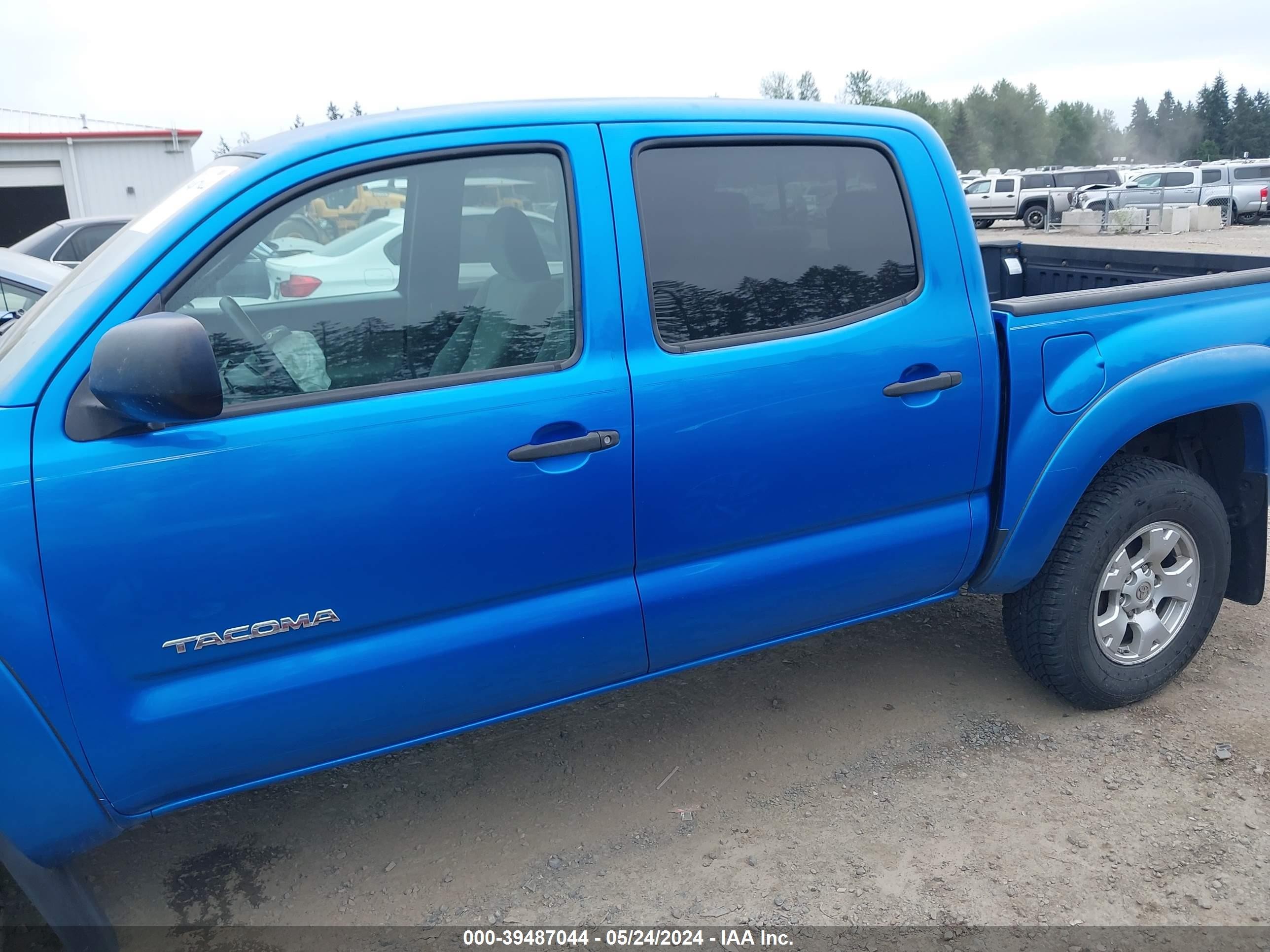 Photo 13 VIN: 3TMLU42N59M033555 - TOYOTA TACOMA 