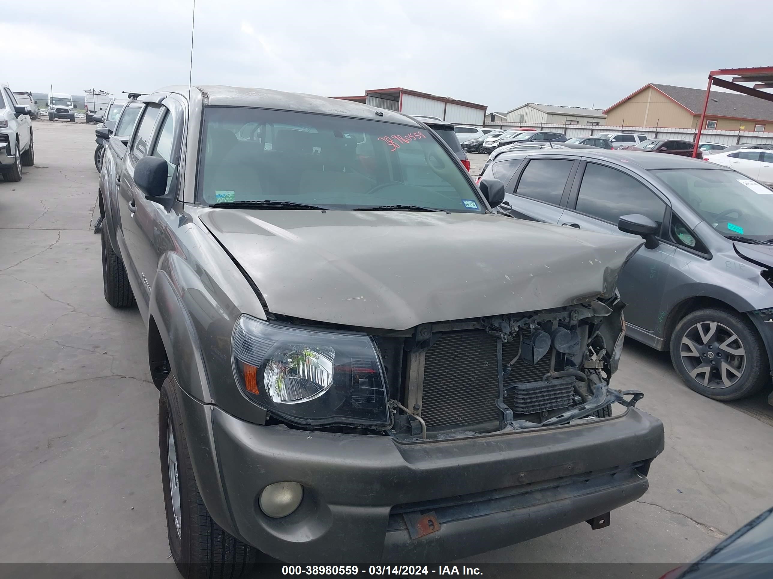 Photo 12 VIN: 3TMLU42N69M024458 - TOYOTA TACOMA 