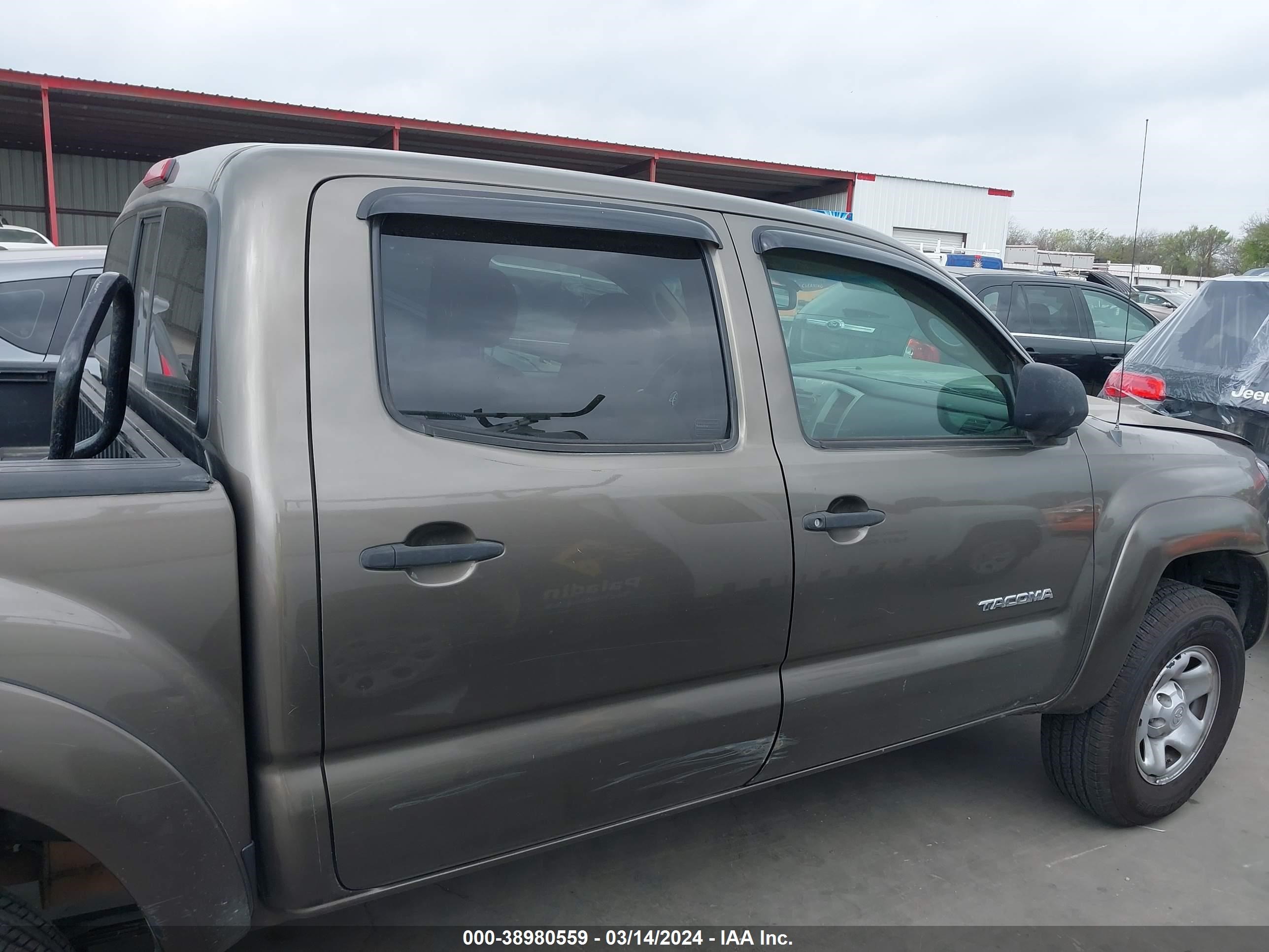 Photo 13 VIN: 3TMLU42N69M024458 - TOYOTA TACOMA 