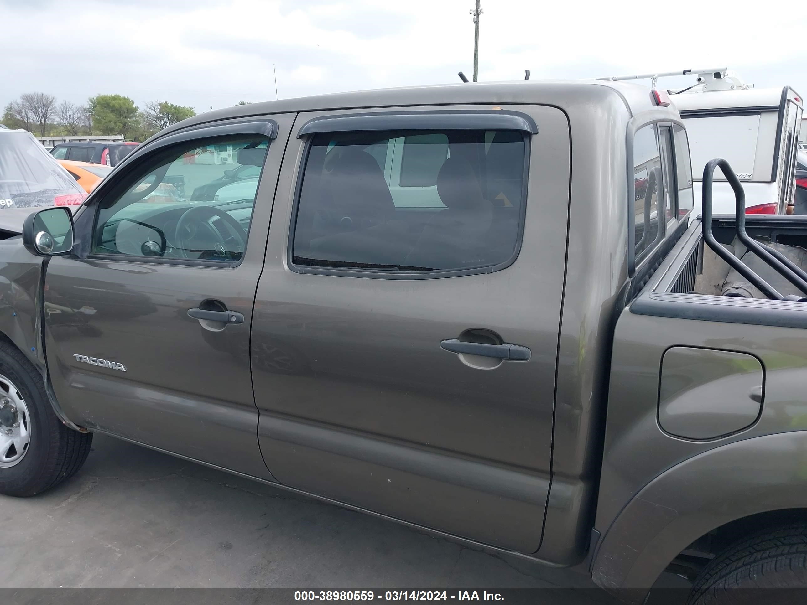 Photo 14 VIN: 3TMLU42N69M024458 - TOYOTA TACOMA 