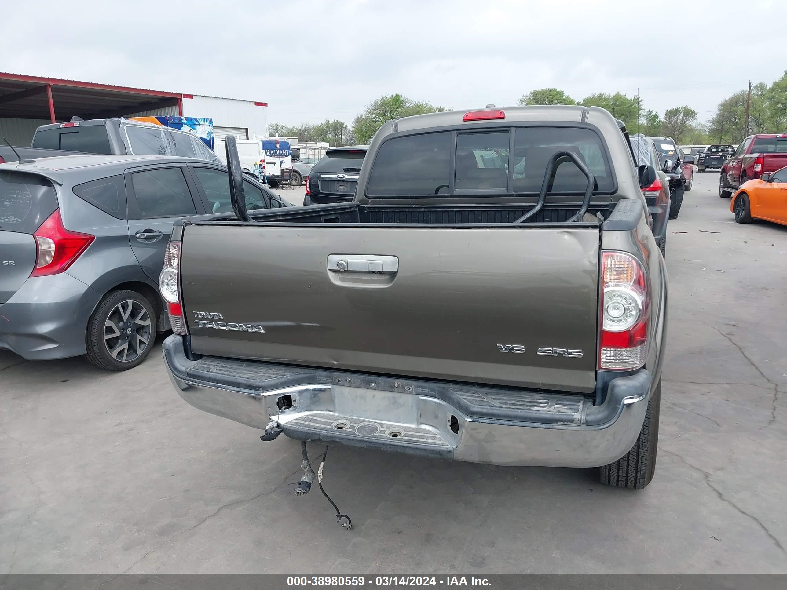 Photo 16 VIN: 3TMLU42N69M024458 - TOYOTA TACOMA 