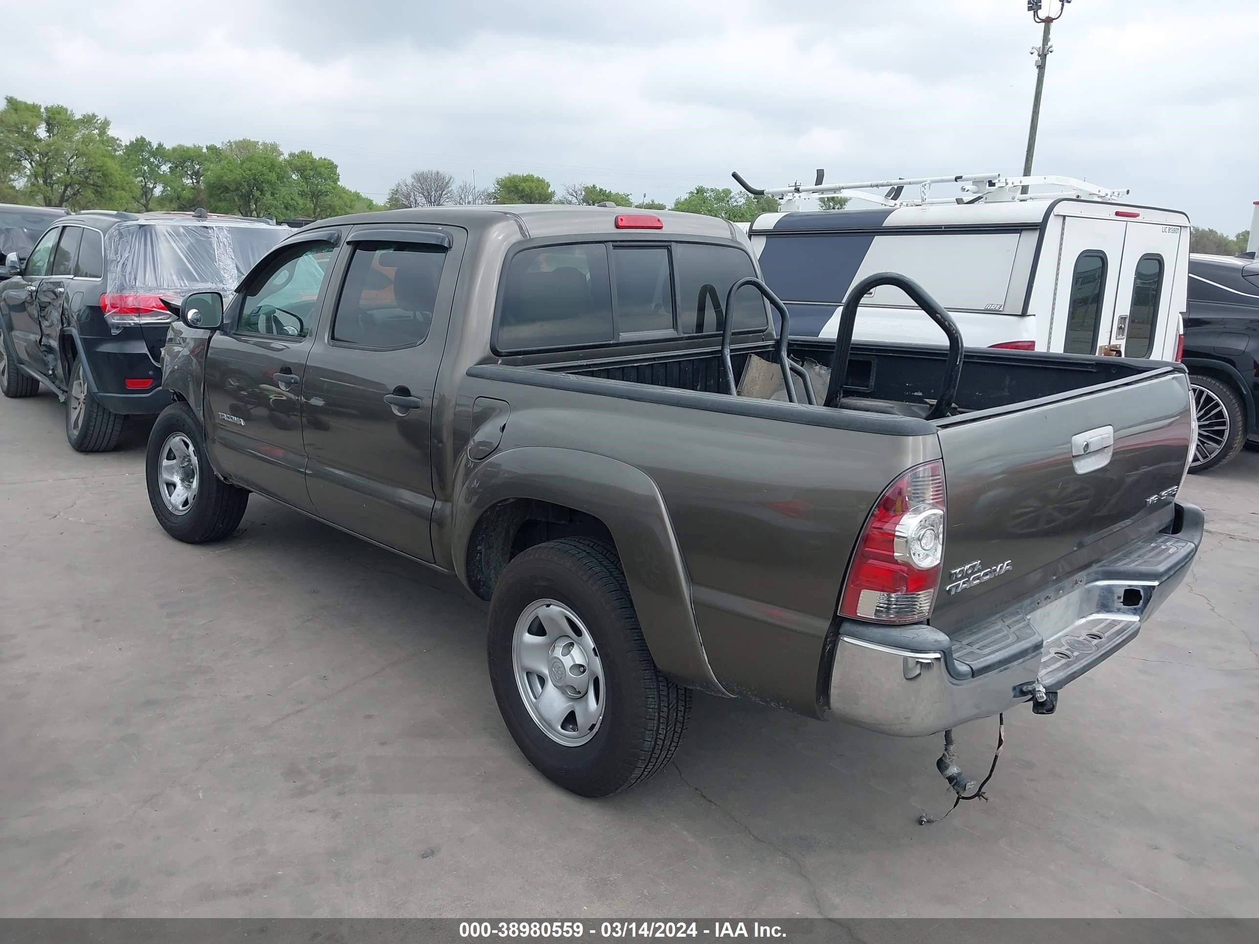 Photo 2 VIN: 3TMLU42N69M024458 - TOYOTA TACOMA 