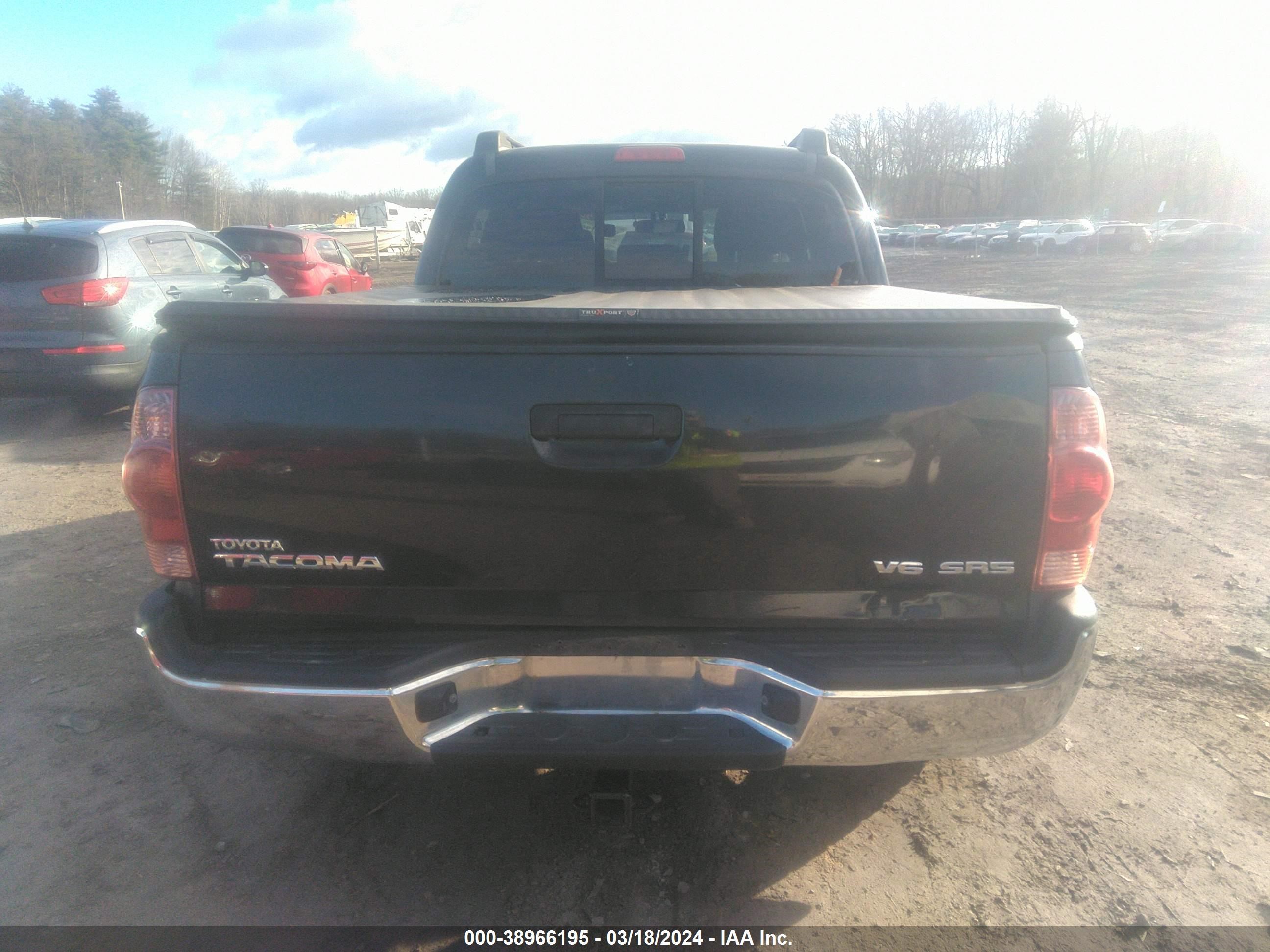 Photo 16 VIN: 3TMLU42N88M019471 - TOYOTA TACOMA 