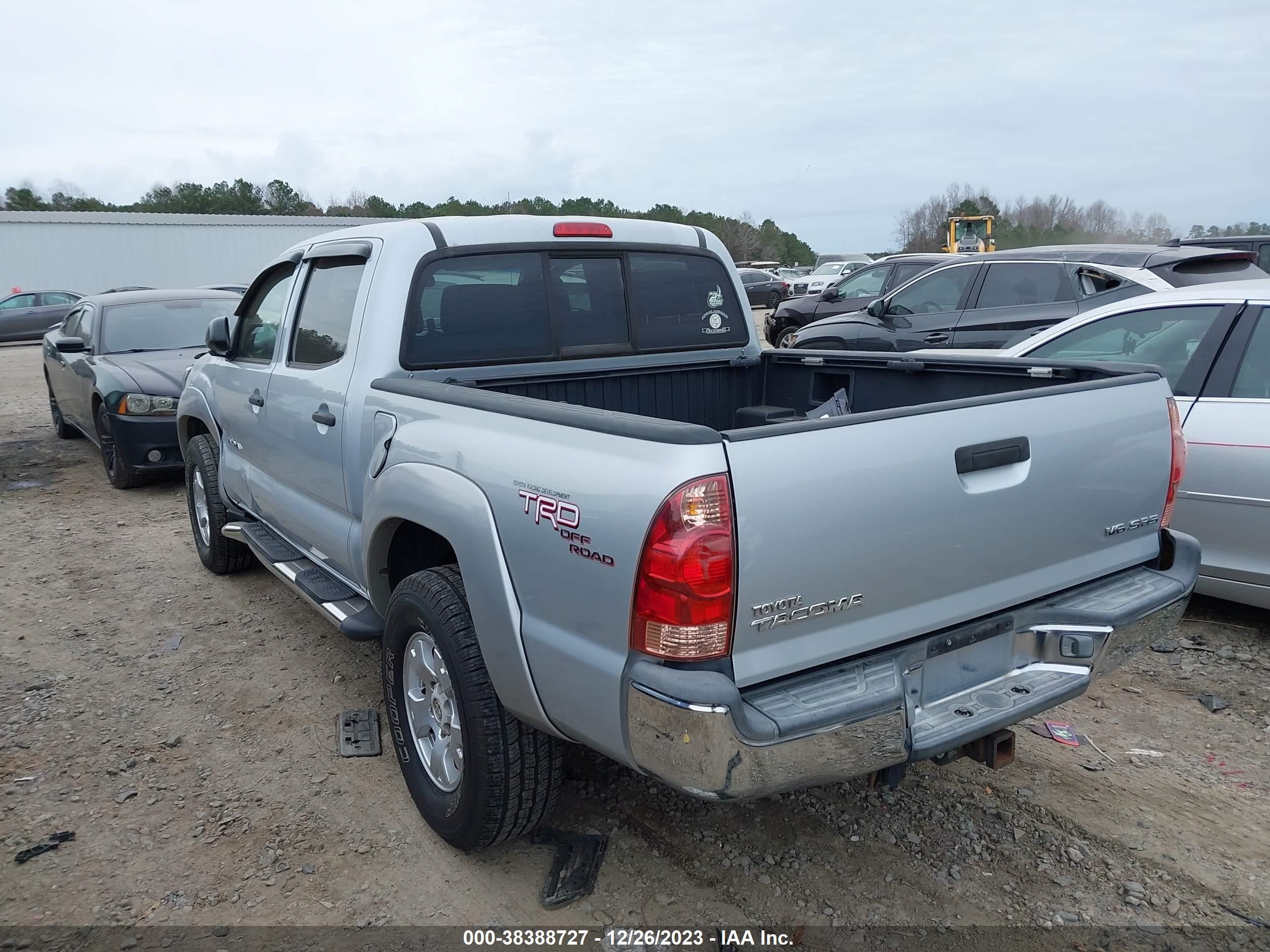 Photo 2 VIN: 3TMLU42N96M005804 - TOYOTA TACOMA 