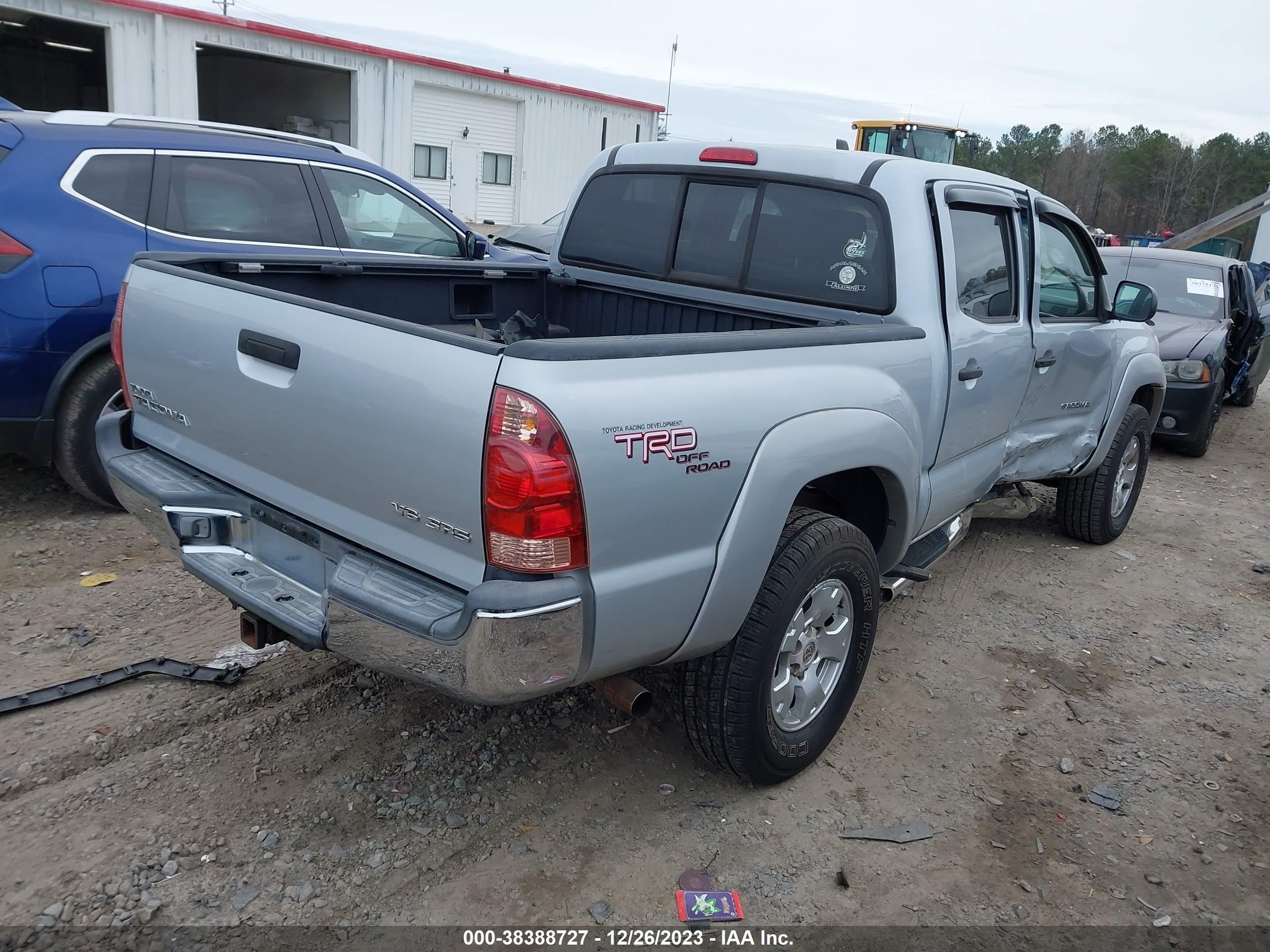 Photo 3 VIN: 3TMLU42N96M005804 - TOYOTA TACOMA 