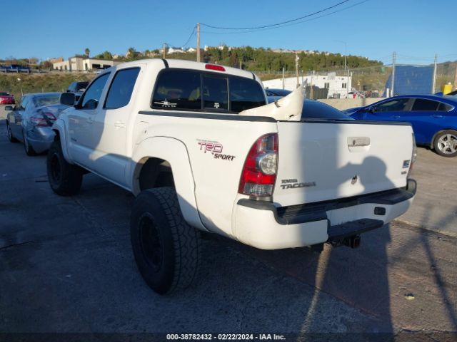 Photo 2 VIN: 3TMLU4EN0BM061801 - TOYOTA TACOMA 