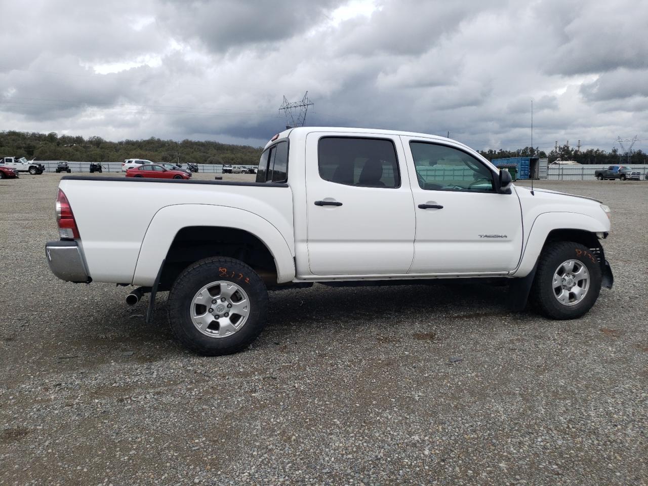 Photo 2 VIN: 3TMLU4EN0EM136730 - TOYOTA TACOMA 