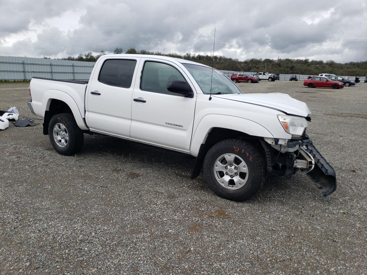 Photo 3 VIN: 3TMLU4EN0EM136730 - TOYOTA TACOMA 