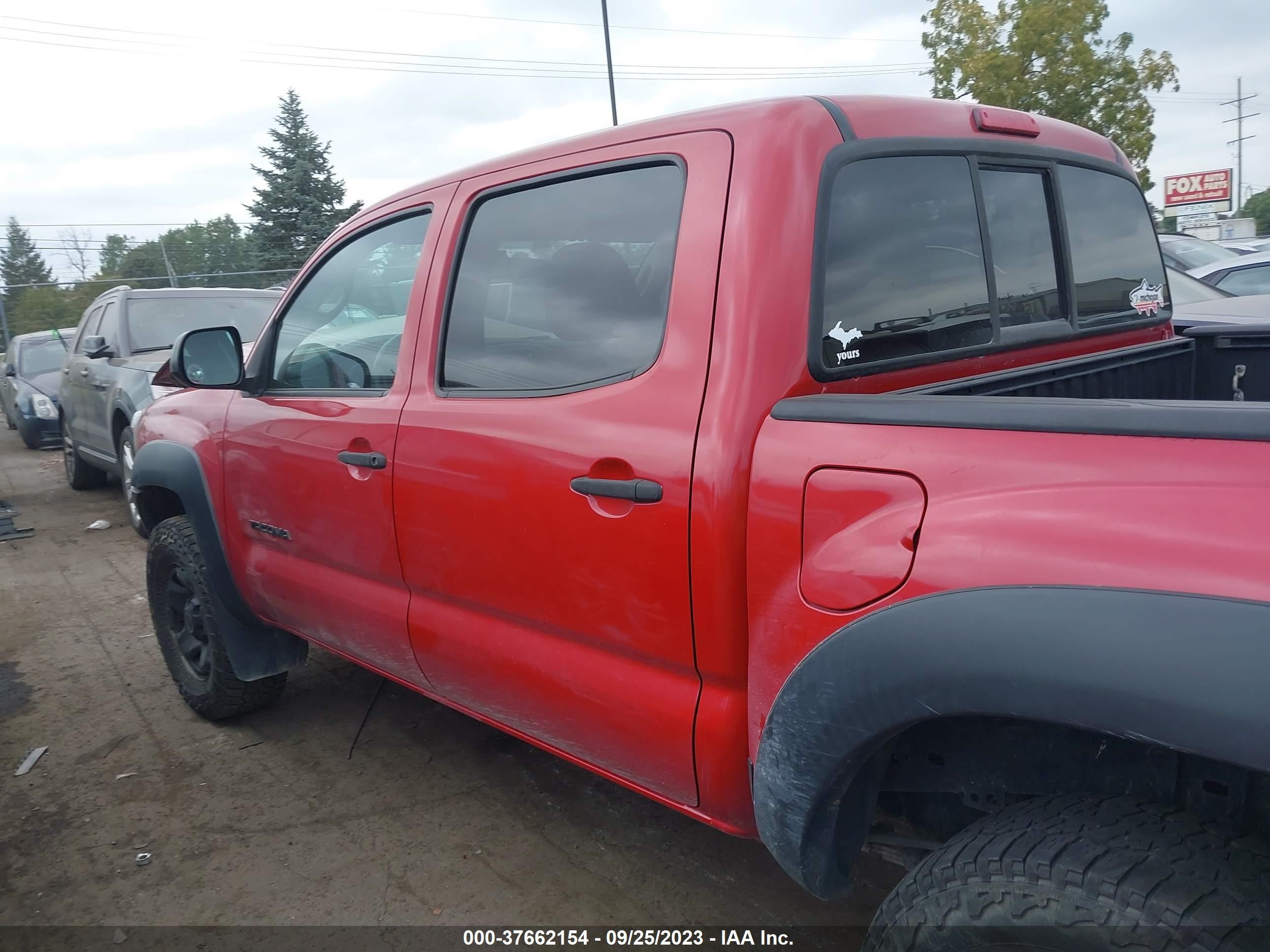 Photo 13 VIN: 3TMLU4EN0EM161384 - TOYOTA TACOMA 